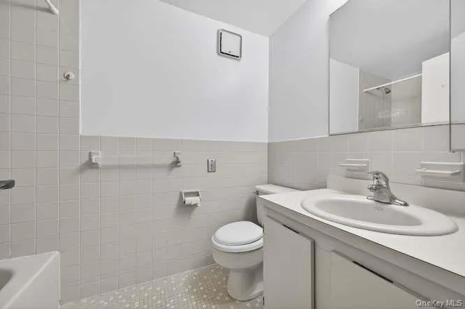 800 Willis Avenue, North Hempstead, NY, 1 Bedroom Bedrooms, 2 Rooms Rooms,1 BathroomBathrooms,Residential,For Rent,Willis,0,1008235 800 Willis Avenue, North Hempstead, NY, 1 Bedroom Bedrooms, 2 Rooms Rooms,1 BathroomBathrooms,Residential,For Rent,Willis,0,1008235