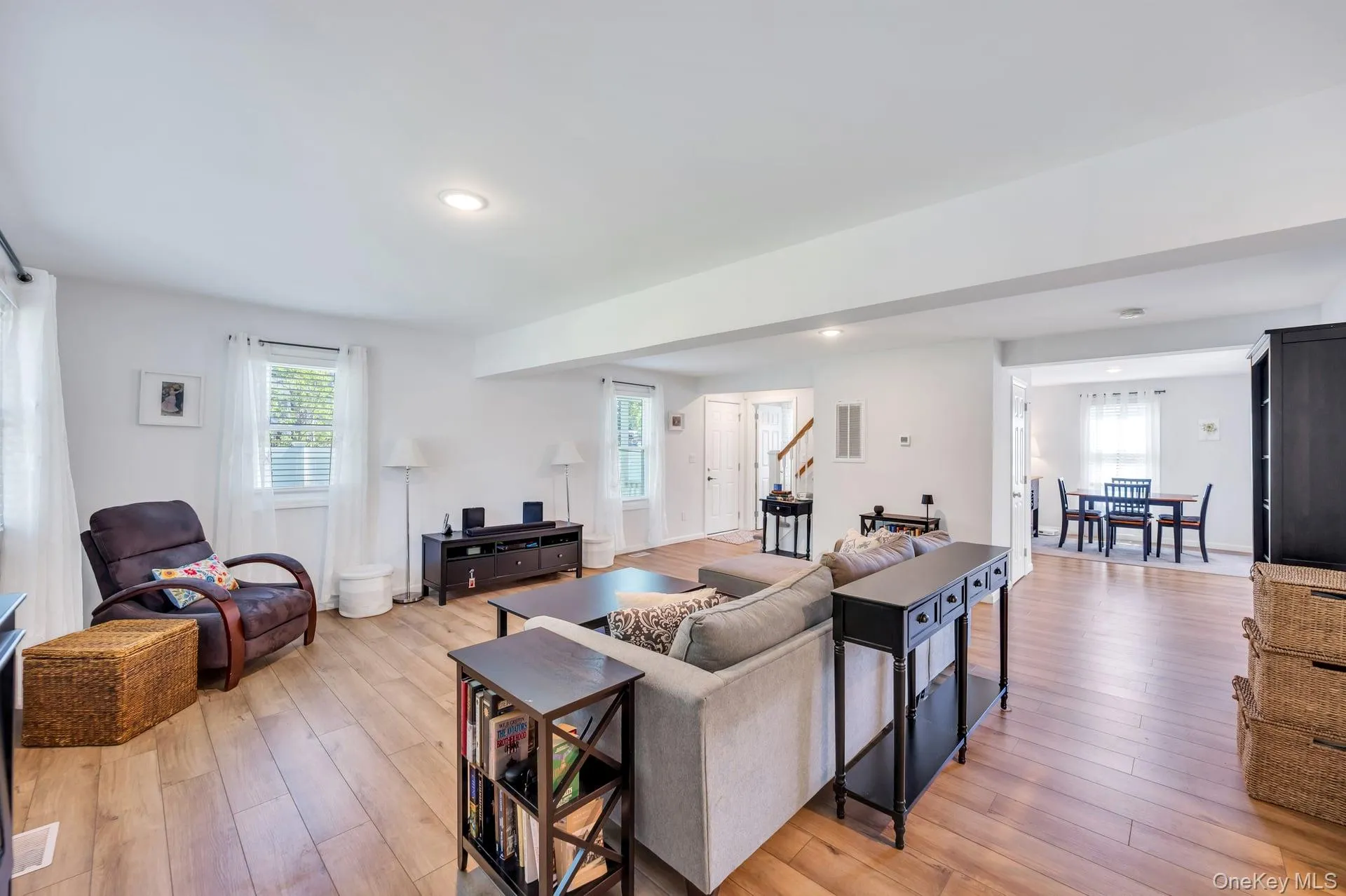 5 Hawkins Avenue, Smithtown, NY, 3 Bedrooms Bedrooms, 6 Rooms Rooms,2 BathroomsBathrooms,Residential,For Rent,Hawkins,0,1008241 5 Hawkins Avenue, Smithtown, NY, 3 Bedrooms Bedrooms, 6 Rooms Rooms,2 BathroomsBathrooms,Residential,For Rent,Hawkins,0,1008241