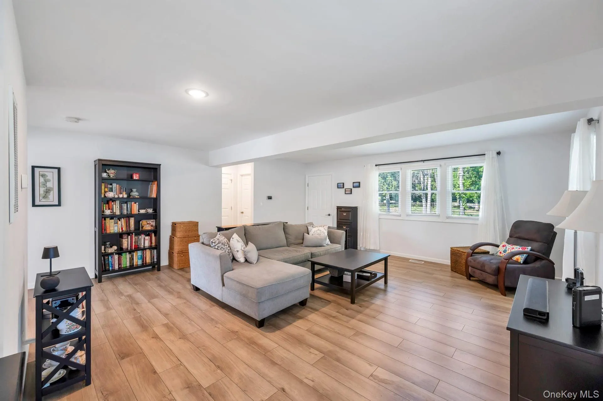 5 Hawkins Avenue, Smithtown, NY, 3 Bedrooms Bedrooms, 6 Rooms Rooms,2 BathroomsBathrooms,Residential,For Rent,Hawkins,0,1008241 5 Hawkins Avenue, Smithtown, NY, 3 Bedrooms Bedrooms, 6 Rooms Rooms,2 BathroomsBathrooms,Residential,For Rent,Hawkins,0,1008241
