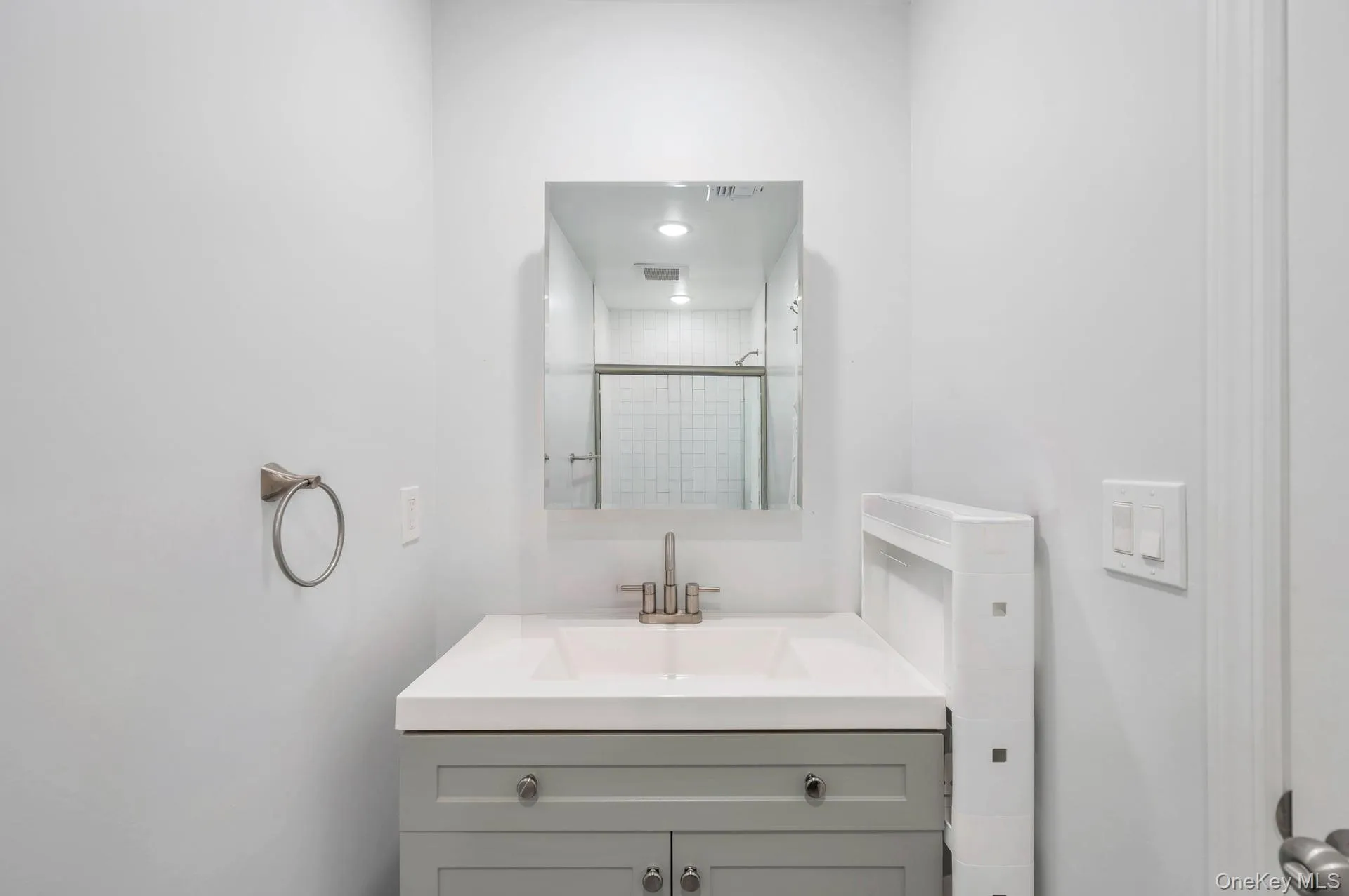 5 Hawkins Avenue, Smithtown, NY, 3 Bedrooms Bedrooms, 6 Rooms Rooms,2 BathroomsBathrooms,Residential,For Rent,Hawkins,0,1008241 5 Hawkins Avenue, Smithtown, NY, 3 Bedrooms Bedrooms, 6 Rooms Rooms,2 BathroomsBathrooms,Residential,For Rent,Hawkins,0,1008241