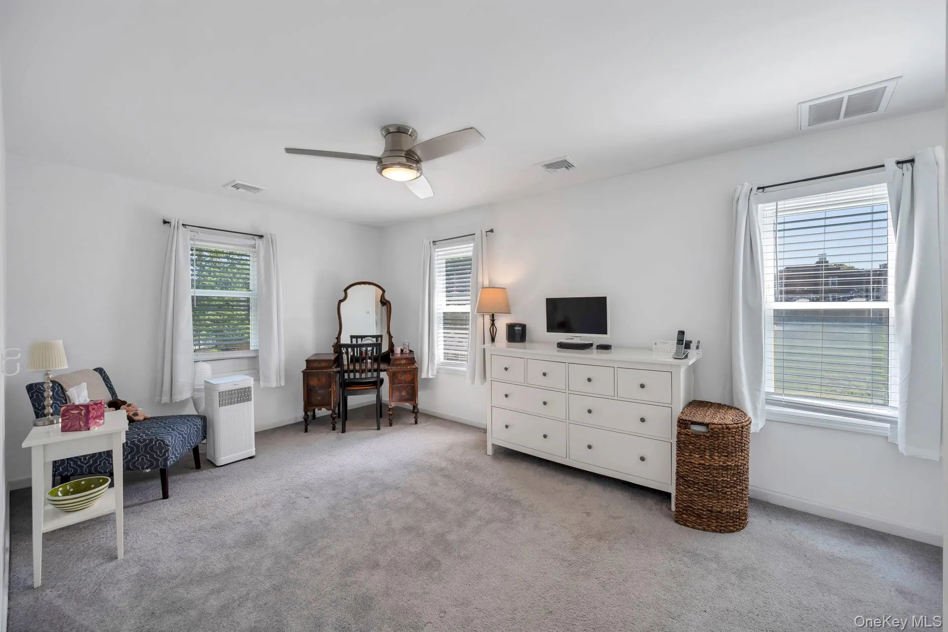 5 Hawkins Avenue, Smithtown, NY, 3 Bedrooms Bedrooms, 6 Rooms Rooms,2 BathroomsBathrooms,Residential,For Rent,Hawkins,0,1008241 5 Hawkins Avenue, Smithtown, NY, 3 Bedrooms Bedrooms, 6 Rooms Rooms,2 BathroomsBathrooms,Residential,For Rent,Hawkins,0,1008241