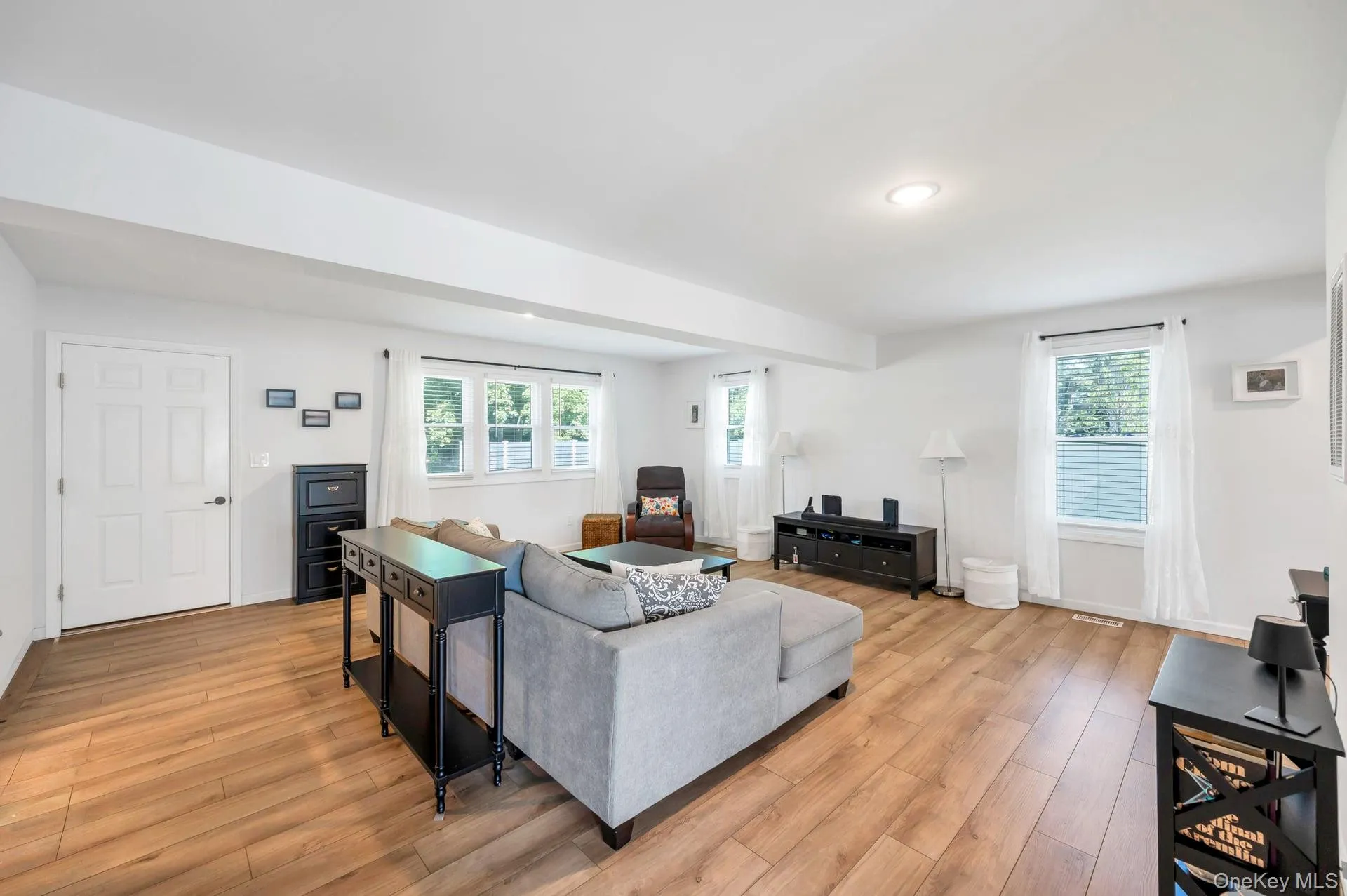 5 Hawkins Avenue, Smithtown, NY, 3 Bedrooms Bedrooms, 6 Rooms Rooms,2 BathroomsBathrooms,Residential,For Rent,Hawkins,0,1008241 5 Hawkins Avenue, Smithtown, NY, 3 Bedrooms Bedrooms, 6 Rooms Rooms,2 BathroomsBathrooms,Residential,For Rent,Hawkins,0,1008241