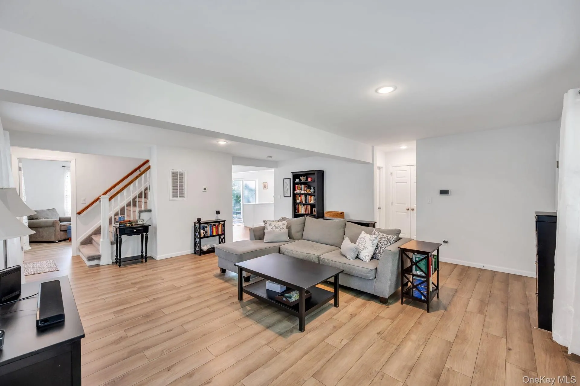 5 Hawkins Avenue, Smithtown, NY, 3 Bedrooms Bedrooms, 6 Rooms Rooms,2 BathroomsBathrooms,Residential,For Rent,Hawkins,0,1008241 5 Hawkins Avenue, Smithtown, NY, 3 Bedrooms Bedrooms, 6 Rooms Rooms,2 BathroomsBathrooms,Residential,For Rent,Hawkins,0,1008241