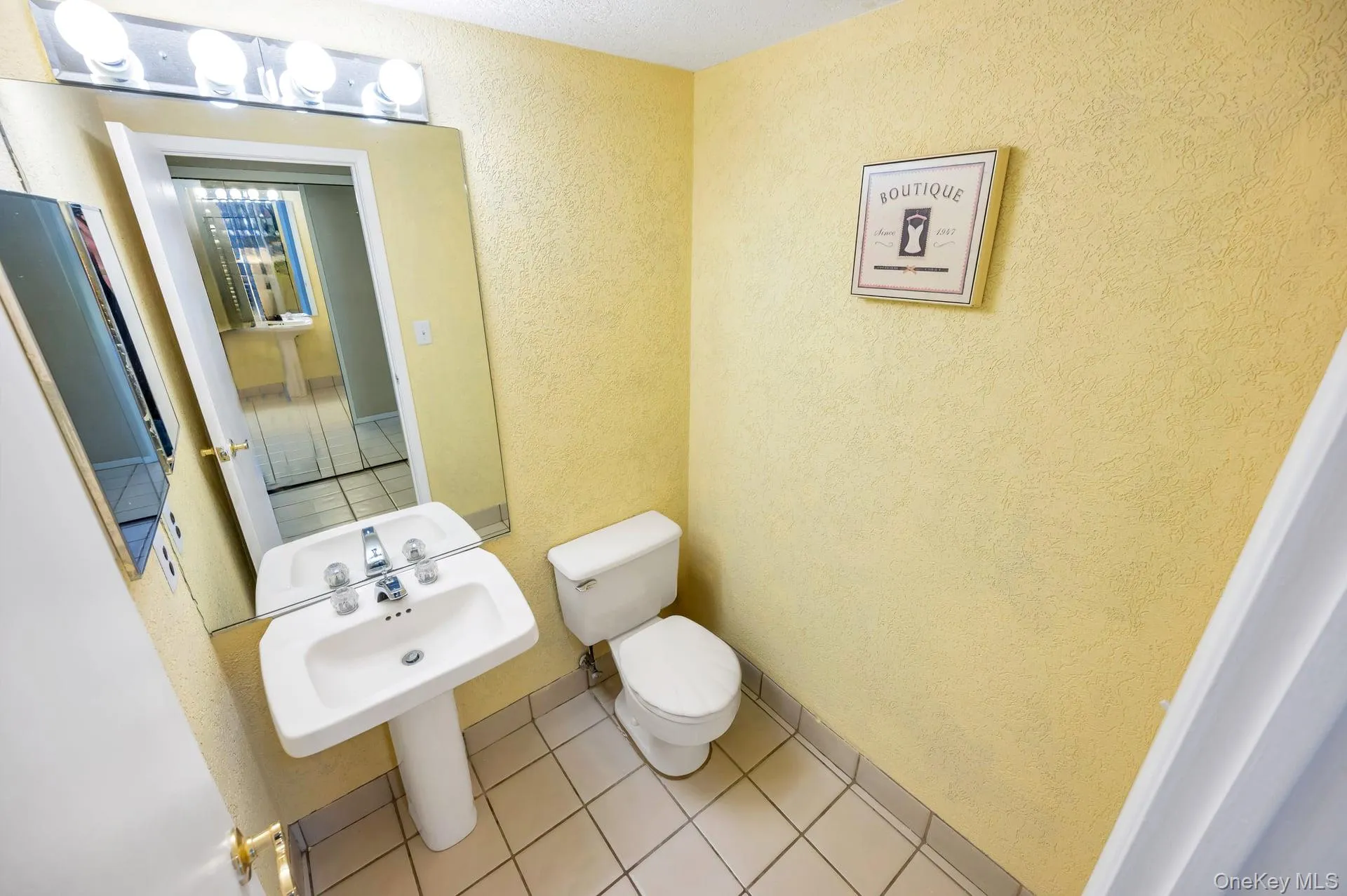 83 Kristin Lane, Smithtown, NY, 2 Bedrooms Bedrooms, 5 Rooms Rooms,2 BathroomsBathrooms,Residential,For Rent,Kristin,0,1008248 83 Kristin Lane, Smithtown, NY, 2 Bedrooms Bedrooms, 5 Rooms Rooms,2 BathroomsBathrooms,Residential,For Rent,Kristin,0,1008248
