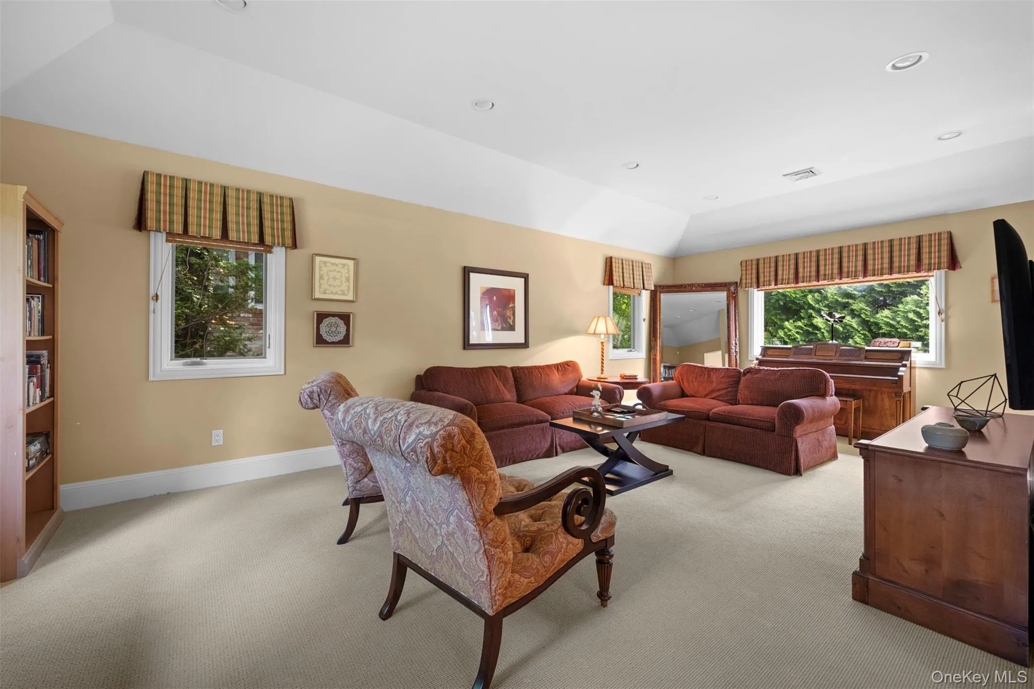 42 Old Pond Road, North Hempstead, NY, 3 Bedrooms Bedrooms, 8 Rooms Rooms,3 BathroomsBathrooms,Residential,For Rent,Old Pond,0,KEY1008261 42 Old Pond Road, North Hempstead, NY, 3 Bedrooms Bedrooms, 8 Rooms Rooms,3 BathroomsBathrooms,Residential,For Rent,Old Pond,0,KEY1008261