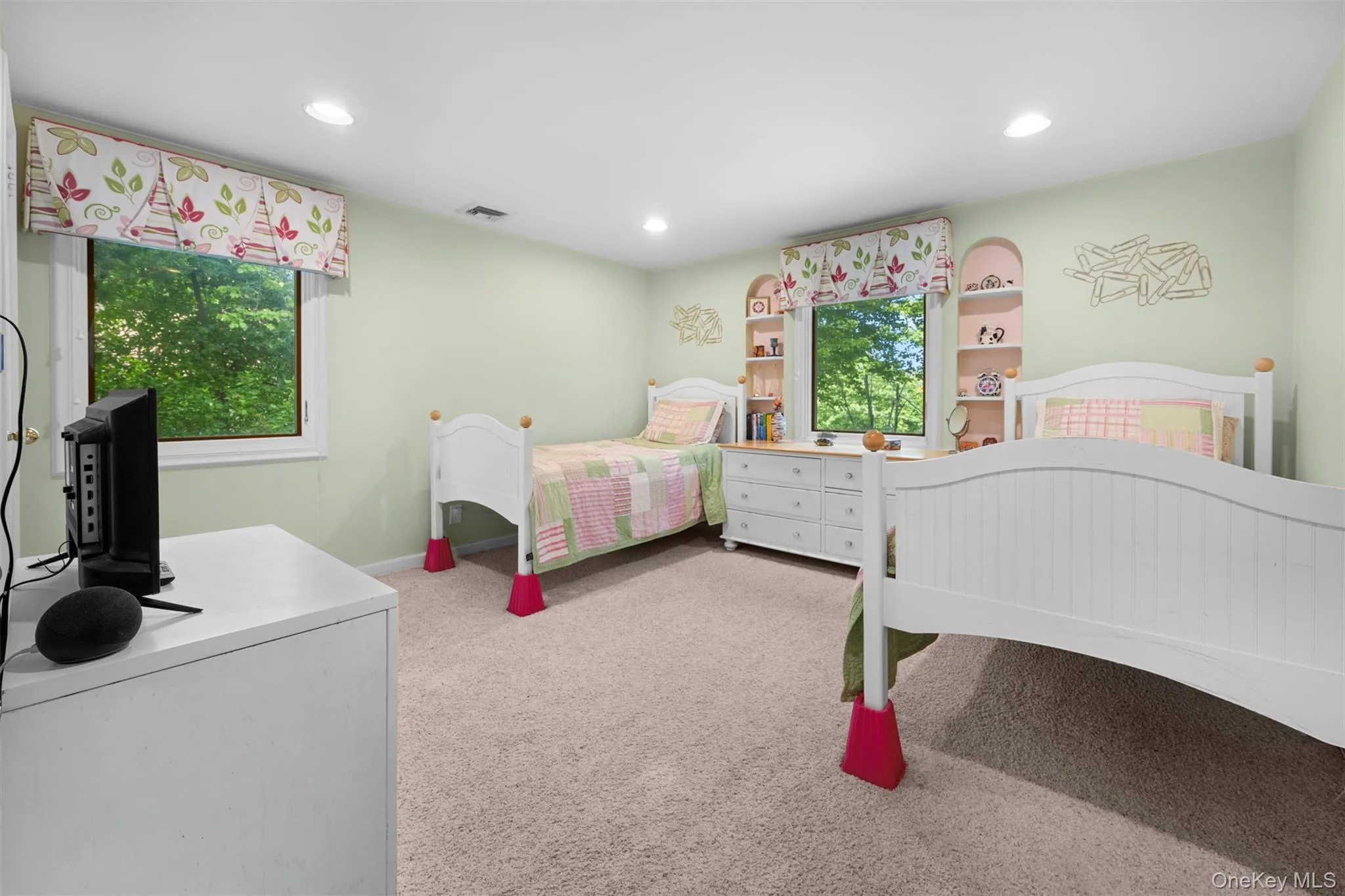 42 Old Pond Road, North Hempstead, NY, 3 Bedrooms Bedrooms, 8 Rooms Rooms,3 BathroomsBathrooms,Residential,For Rent,Old Pond,0,KEY1008261 42 Old Pond Road, North Hempstead, NY, 3 Bedrooms Bedrooms, 8 Rooms Rooms,3 BathroomsBathrooms,Residential,For Rent,Old Pond,0,KEY1008261