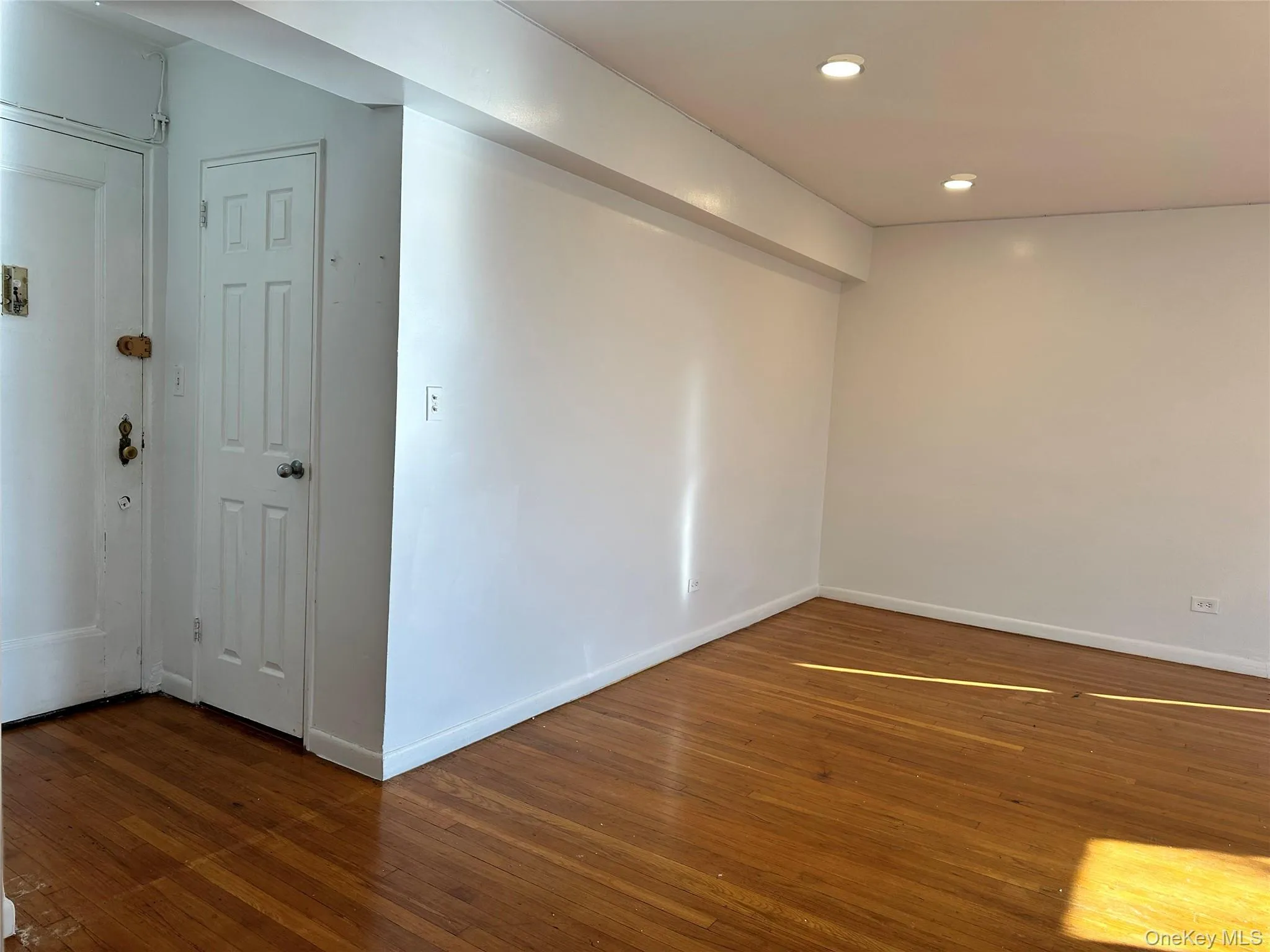 150-29 72 Rd, New York, NY, 1 Bedroom Bedrooms, 3 Rooms Rooms,1 BathroomBathrooms,Residential,For Rent,72 Rd,0,1008265 150-29 72 Rd, New York, NY, 1 Bedroom Bedrooms, 3 Rooms Rooms,1 BathroomBathrooms,Residential,For Rent,72 Rd,0,1008265