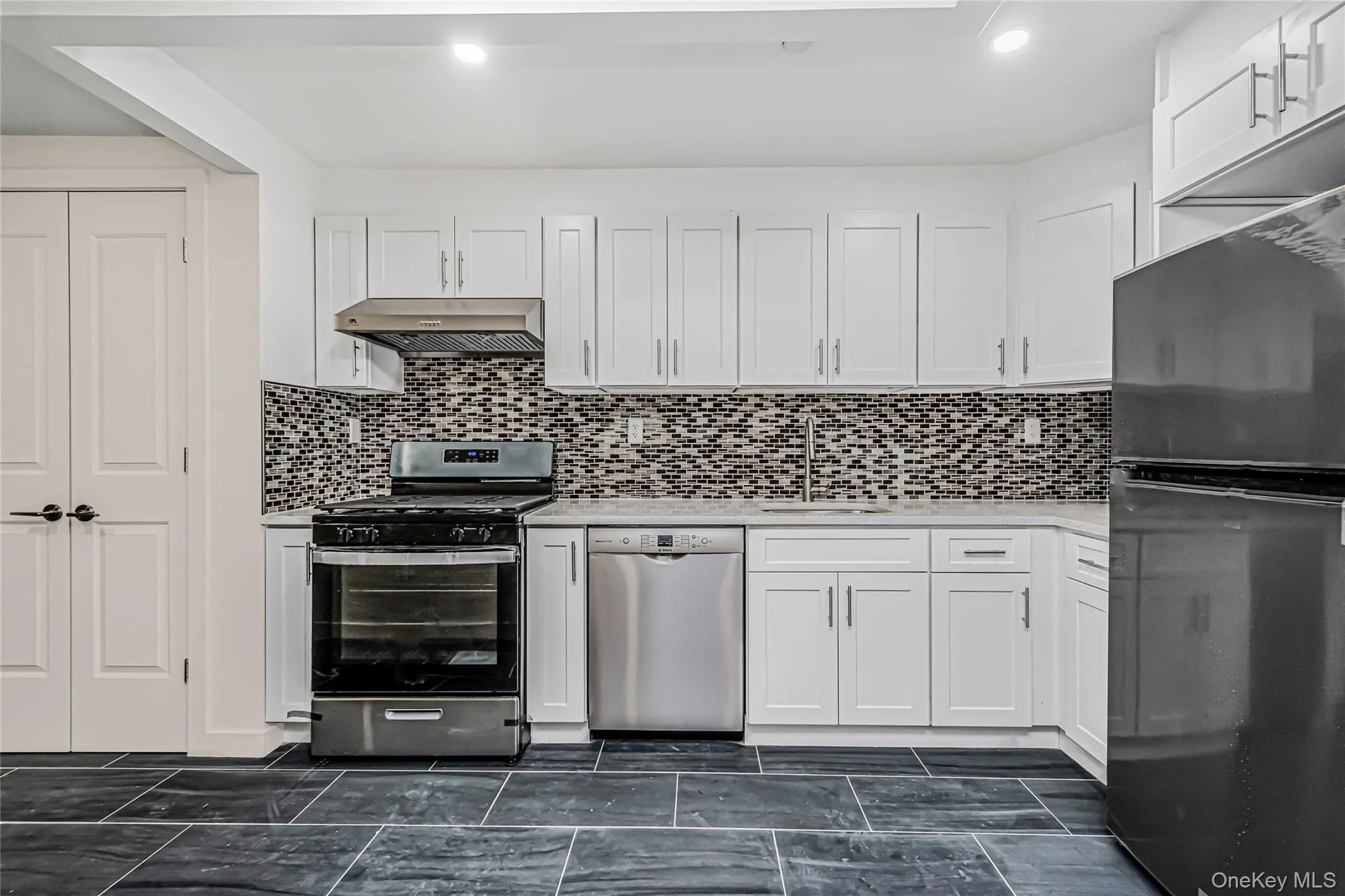 3641 Johnson Avenue, New York, NY, 2 Bedrooms Bedrooms, 5 Rooms Rooms,2 BathroomsBathrooms,Residential Lease,For Rent,Johnson,0,1008266 3641 Johnson Avenue, New York, NY, 2 Bedrooms Bedrooms, 5 Rooms Rooms,2 BathroomsBathrooms,Residential Lease,For Rent,Johnson,0,1008266