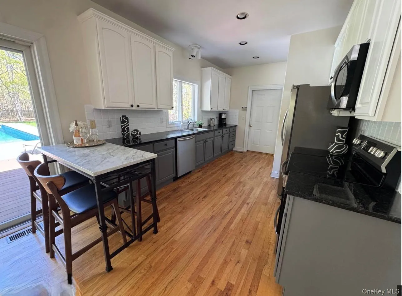 4 Bennett Drive, Southampton, NY, 4 Bedrooms Bedrooms, 8 Rooms Rooms,3 BathroomsBathrooms,Residential Lease,For Rent,Bennett,0,1008269 4 Bennett Drive, Southampton, NY, 4 Bedrooms Bedrooms, 8 Rooms Rooms,3 BathroomsBathrooms,Residential Lease,For Rent,Bennett,0,1008269