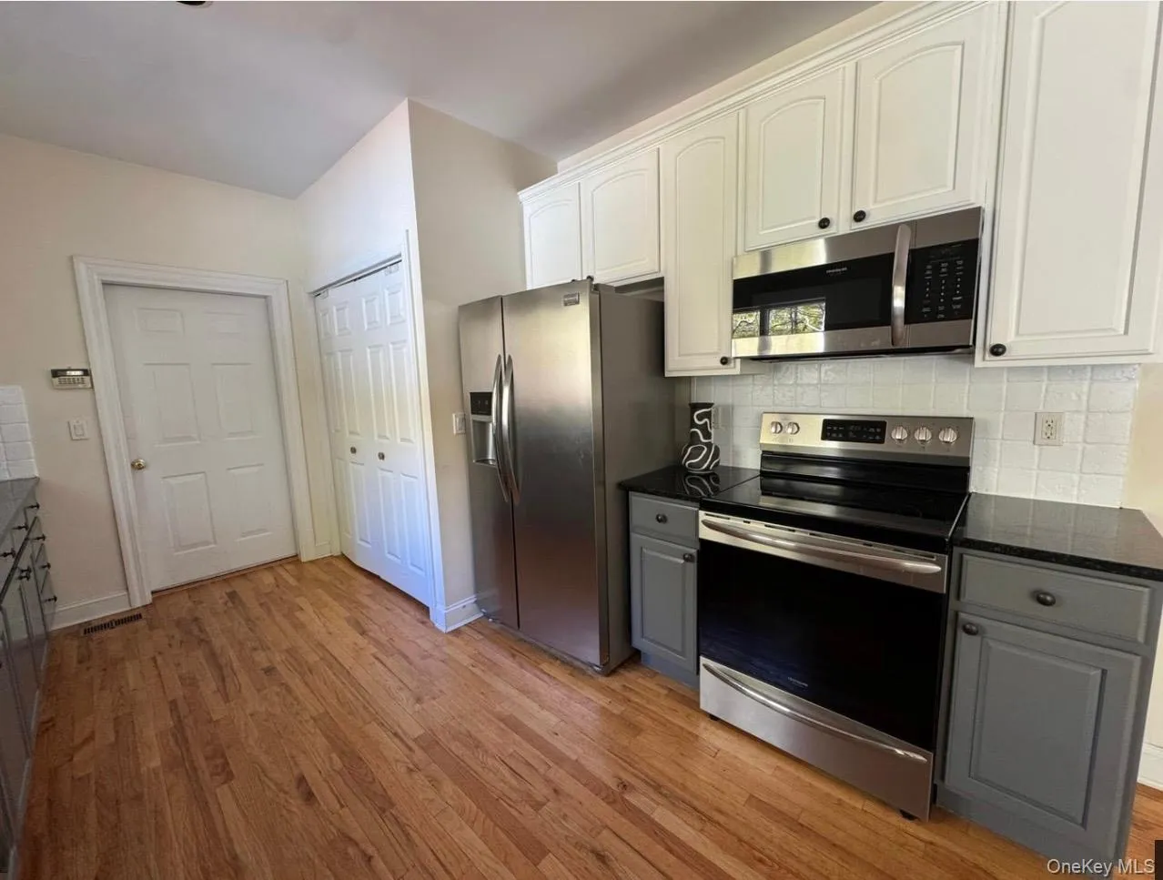 4 Bennett Drive, Southampton, NY, 4 Bedrooms Bedrooms, 8 Rooms Rooms,3 BathroomsBathrooms,Residential Lease,For Rent,Bennett,0,1008269 4 Bennett Drive, Southampton, NY, 4 Bedrooms Bedrooms, 8 Rooms Rooms,3 BathroomsBathrooms,Residential Lease,For Rent,Bennett,0,1008269