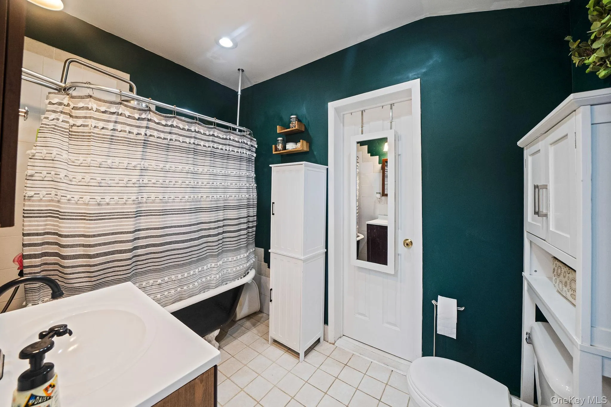 1406 Coates Avenue, Islip, NY, 2 Bedrooms Bedrooms, 5 Rooms Rooms,1 BathroomBathrooms,Residential,For Rent,Coates,0,1008272 1406 Coates Avenue, Islip, NY, 2 Bedrooms Bedrooms, 5 Rooms Rooms,1 BathroomBathrooms,Residential,For Rent,Coates,0,1008272
