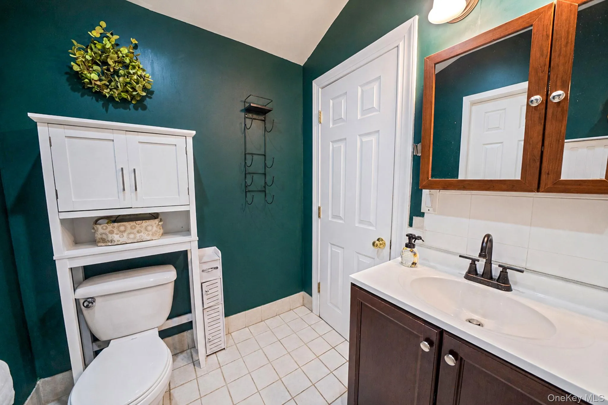 1406 Coates Avenue, Islip, NY, 2 Bedrooms Bedrooms, 5 Rooms Rooms,1 BathroomBathrooms,Residential,For Rent,Coates,0,1008272 1406 Coates Avenue, Islip, NY, 2 Bedrooms Bedrooms, 5 Rooms Rooms,1 BathroomBathrooms,Residential,For Rent,Coates,0,1008272
