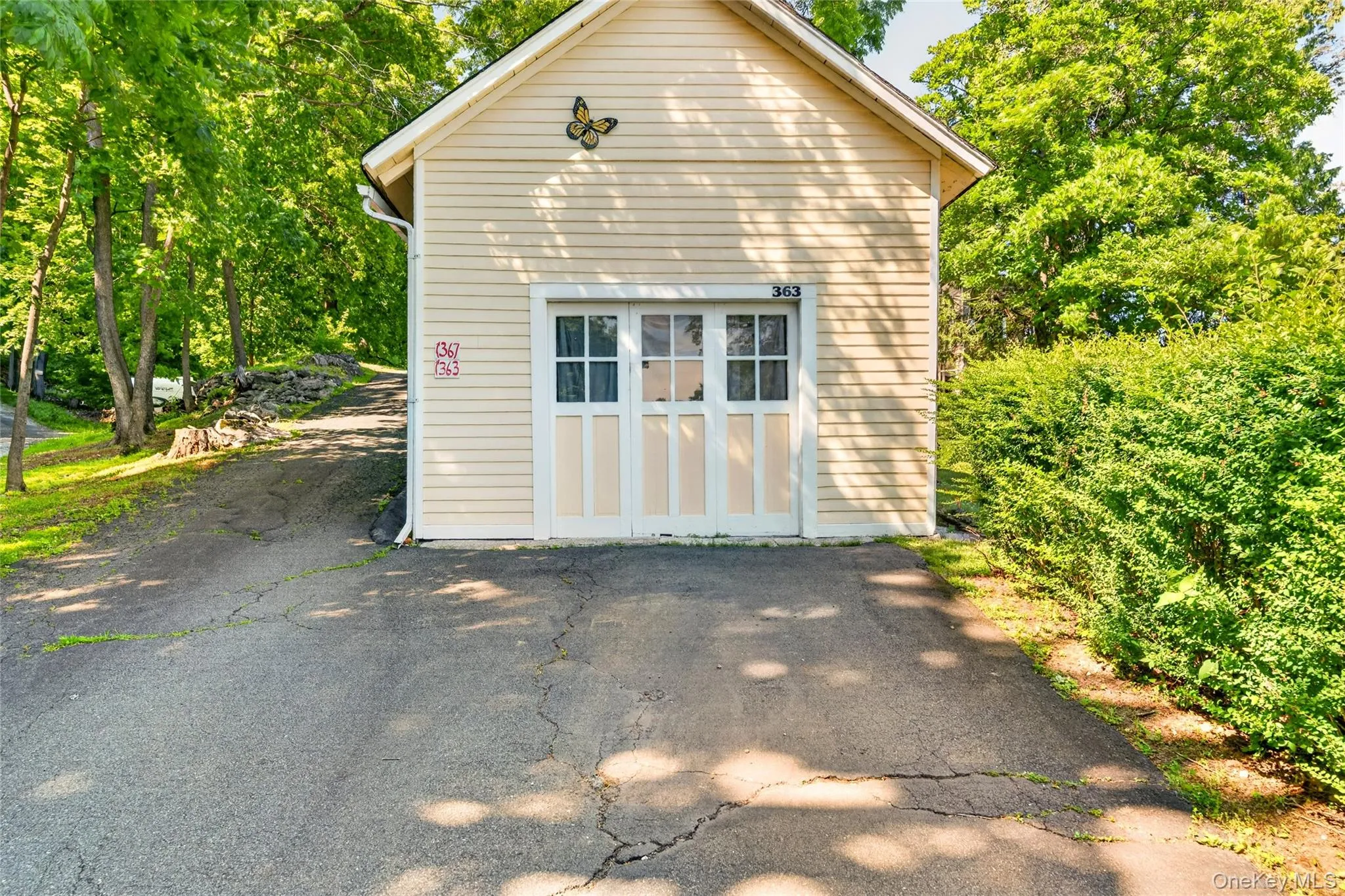Detached 1 car garage Detached 1 car garage