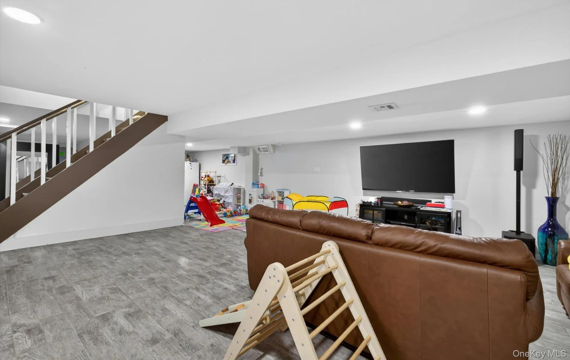 51 Chestnut Street, North Hempstead, NY, 5 Bedrooms Bedrooms, 8 Rooms Rooms,2 BathroomsBathrooms,Residential,For Rent,Chestnut,0,1008279 51 Chestnut Street, North Hempstead, NY, 5 Bedrooms Bedrooms, 8 Rooms Rooms,2 BathroomsBathrooms,Residential,For Rent,Chestnut,0,1008279