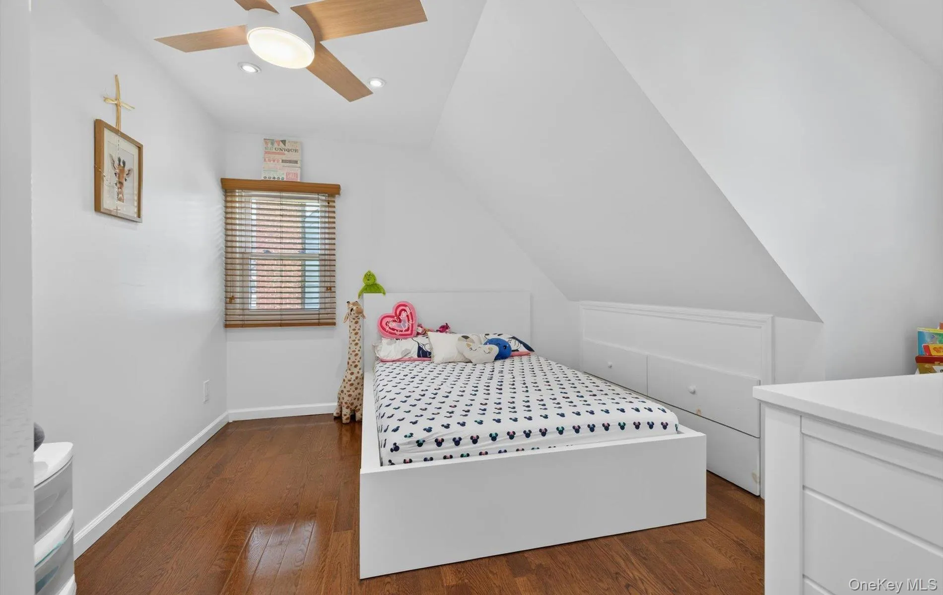 51 Chestnut Street, North Hempstead, NY, 5 Bedrooms Bedrooms, 8 Rooms Rooms,2 BathroomsBathrooms,Residential,For Rent,Chestnut,0,1008279 51 Chestnut Street, North Hempstead, NY, 5 Bedrooms Bedrooms, 8 Rooms Rooms,2 BathroomsBathrooms,Residential,For Rent,Chestnut,0,1008279