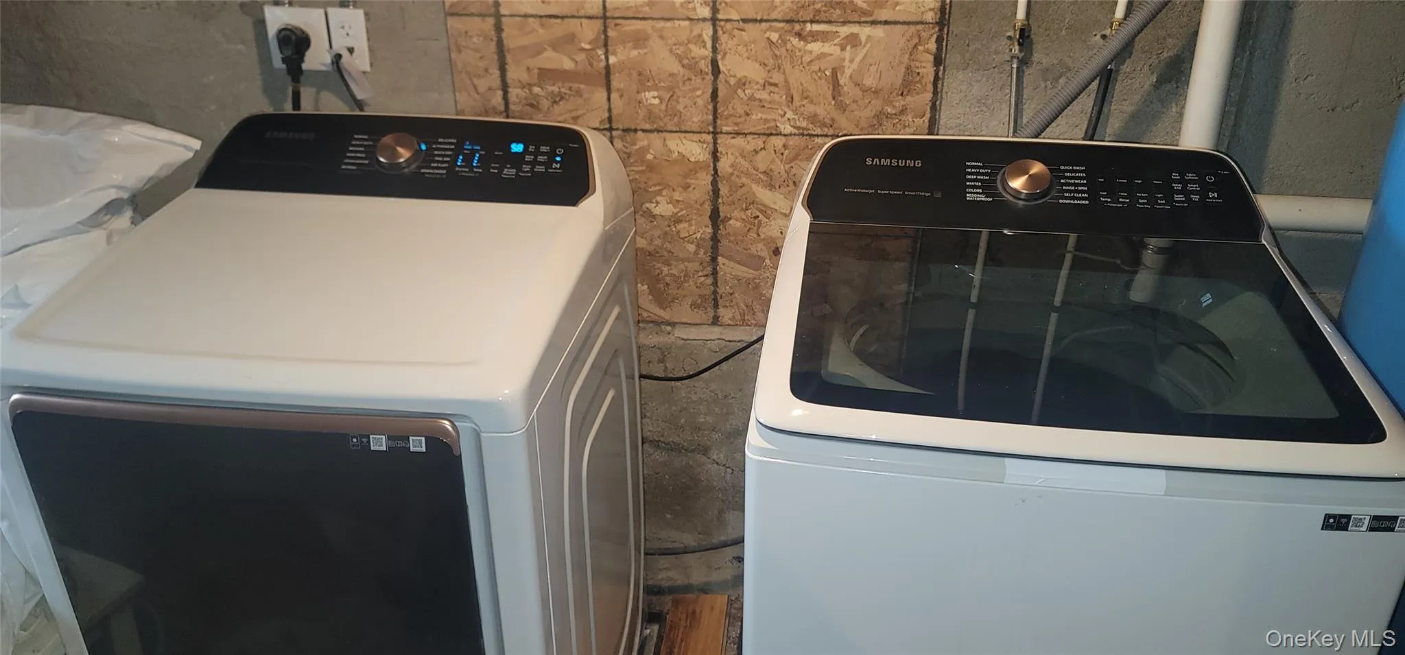 Laundry area with independent washer and dryer and laundry area Laundry area with independent washer and dryer and laundry area