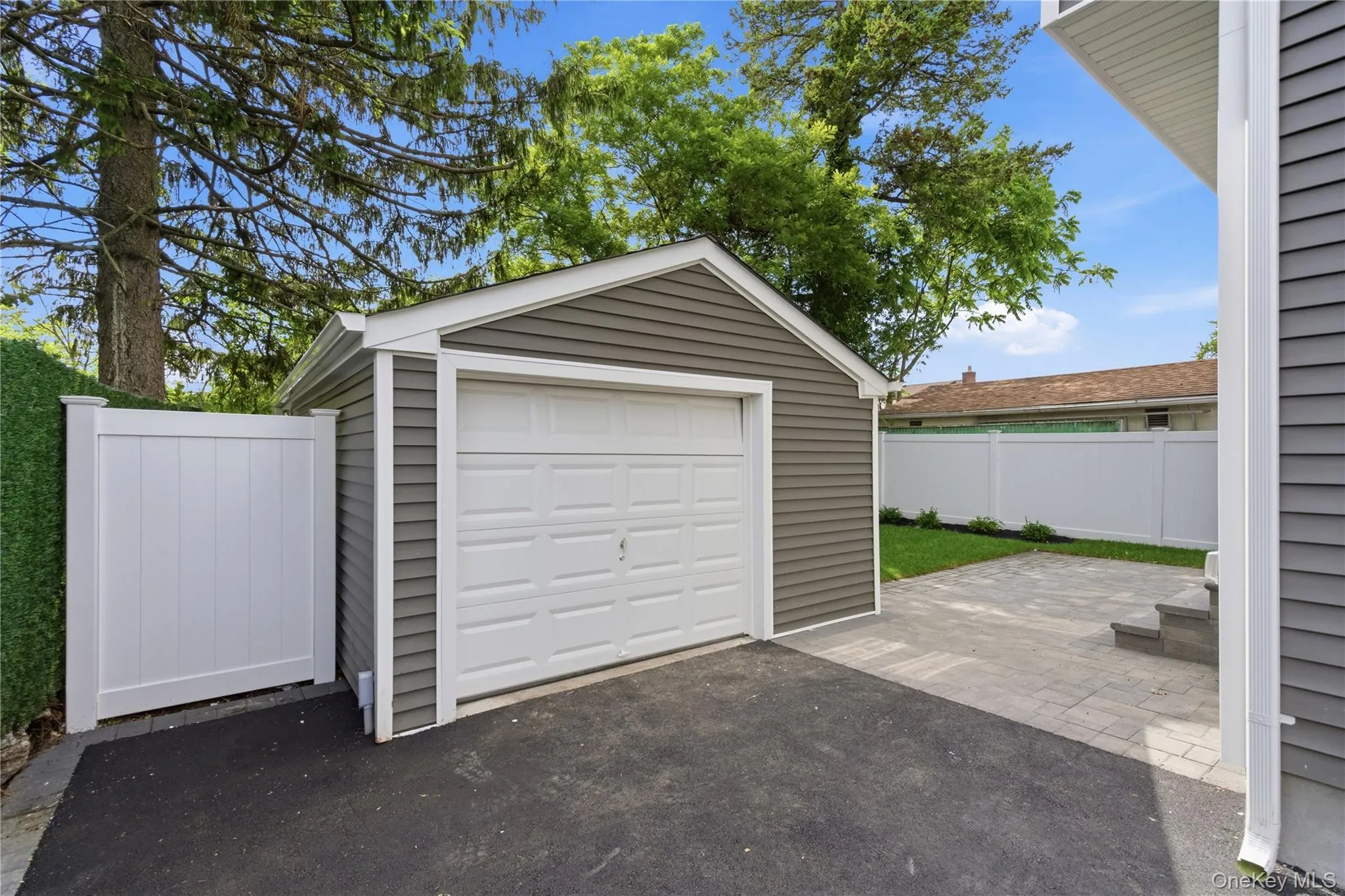 13 Evelyn Avenue, North Hempstead, NY, 4 Bedrooms Bedrooms, 7 Rooms Rooms,3 BathroomsBathrooms,Residential,For Rent,Evelyn,0,1008283 13 Evelyn Avenue, North Hempstead, NY, 4 Bedrooms Bedrooms, 7 Rooms Rooms,3 BathroomsBathrooms,Residential,For Rent,Evelyn,0,1008283