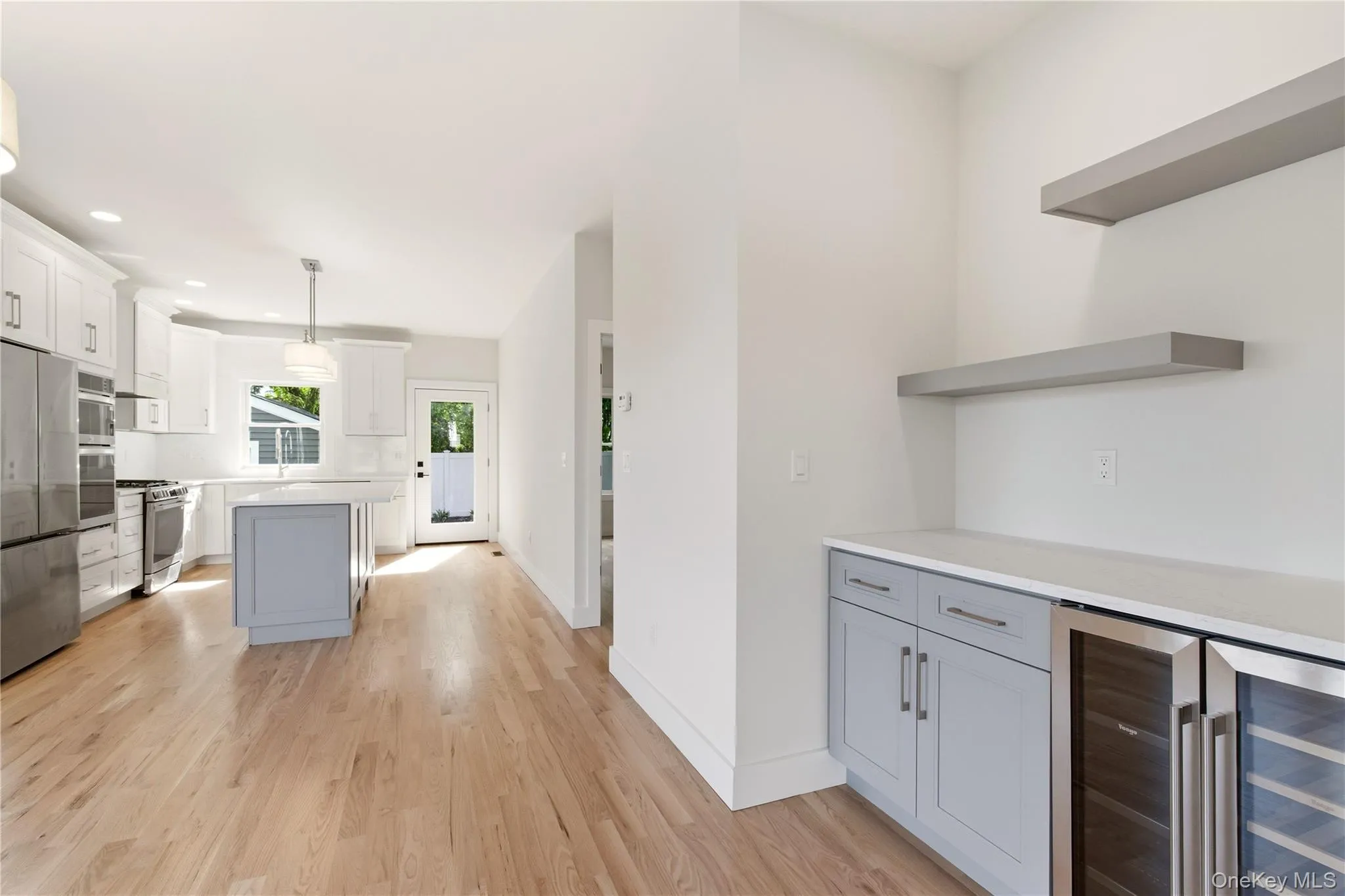 13 Evelyn Avenue, North Hempstead, NY, 4 Bedrooms Bedrooms, 7 Rooms Rooms,3 BathroomsBathrooms,Residential,For Rent,Evelyn,0,1008283 13 Evelyn Avenue, North Hempstead, NY, 4 Bedrooms Bedrooms, 7 Rooms Rooms,3 BathroomsBathrooms,Residential,For Rent,Evelyn,0,1008283