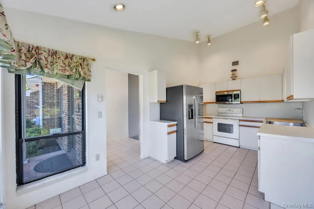 73 Pond Lane, Smithtown, NY, 2 Bedrooms Bedrooms, 6 Rooms Rooms,2 BathroomsBathrooms,Residential,For Rent,Pond,0,1008290 73 Pond Lane, Smithtown, NY, 2 Bedrooms Bedrooms, 6 Rooms Rooms,2 BathroomsBathrooms,Residential,For Rent,Pond,0,1008290