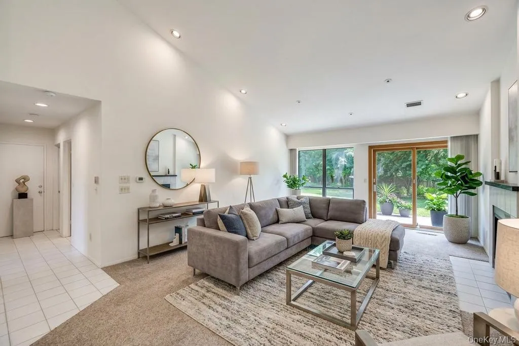 73 Pond Lane, Smithtown, NY, 2 Bedrooms Bedrooms, 6 Rooms Rooms,2 BathroomsBathrooms,Residential,For Rent,Pond,0,1008290 73 Pond Lane, Smithtown, NY, 2 Bedrooms Bedrooms, 6 Rooms Rooms,2 BathroomsBathrooms,Residential,For Rent,Pond,0,1008290
