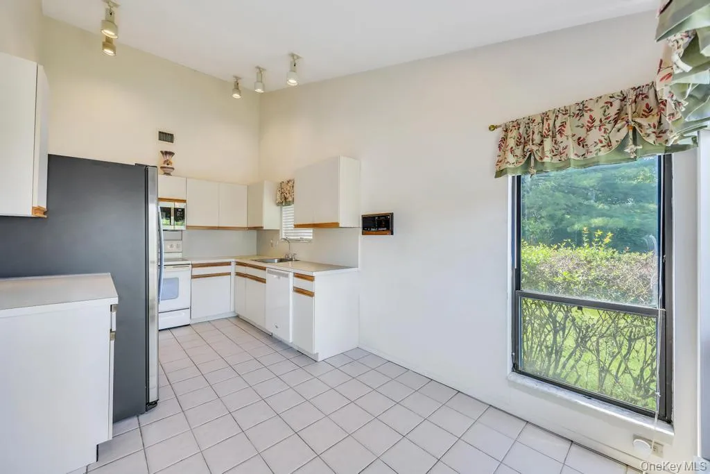 73 Pond Lane, Smithtown, NY, 2 Bedrooms Bedrooms, 6 Rooms Rooms,2 BathroomsBathrooms,Residential,For Rent,Pond,0,1008290 73 Pond Lane, Smithtown, NY, 2 Bedrooms Bedrooms, 6 Rooms Rooms,2 BathroomsBathrooms,Residential,For Rent,Pond,0,1008290