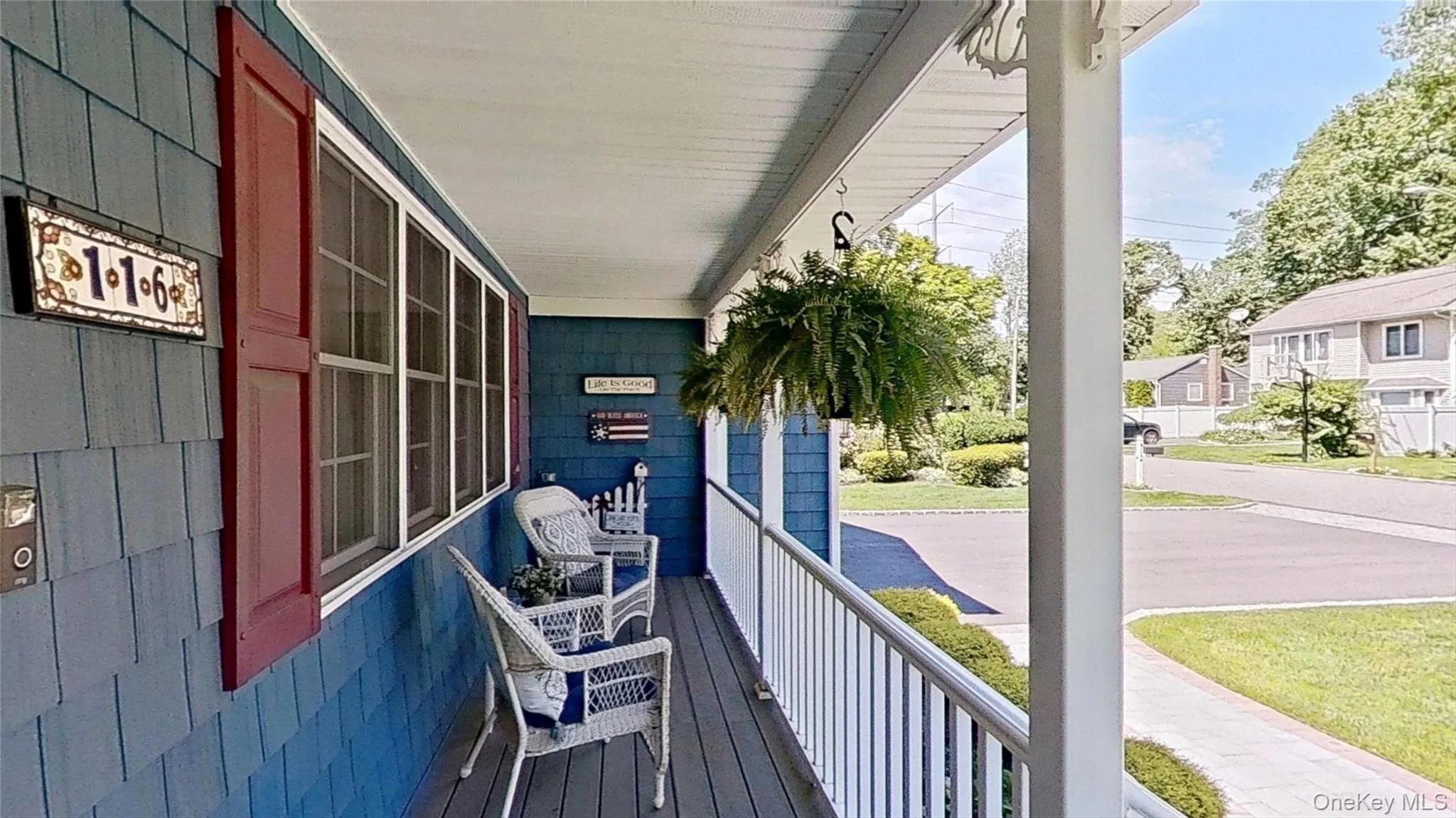 Enjoy sunrise views with this relaxing setting! Enjoy sunrise views with this relaxing setting!