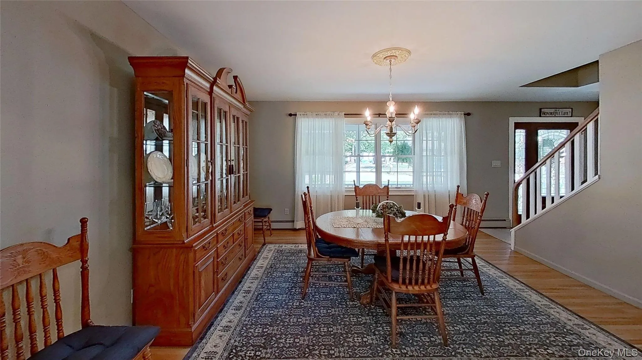 Entry foyer leads to a spacious dining room with lots of sunlight! Entry foyer leads to a spacious dining room with lots of sunlight!