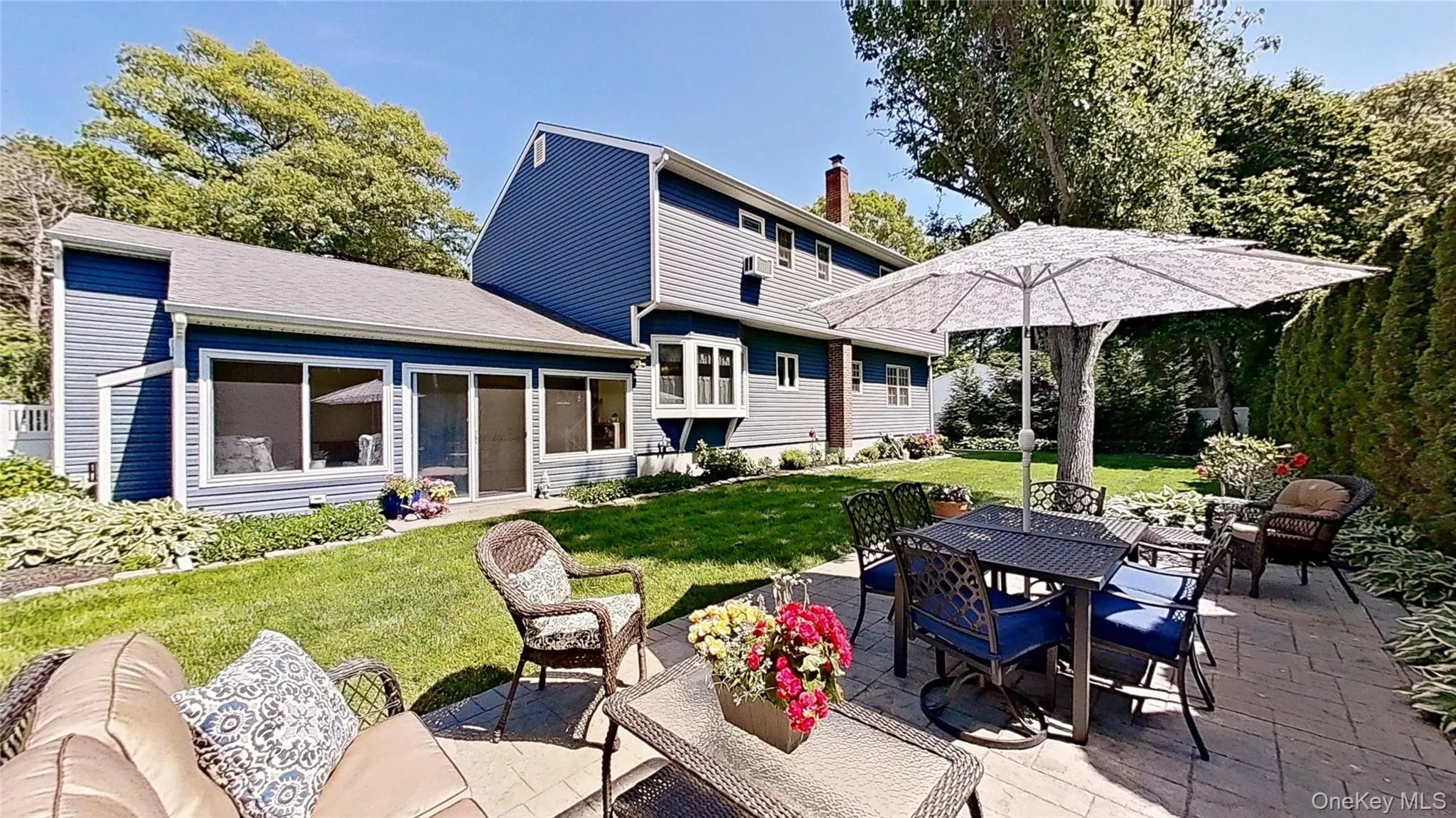 The outdoor setting is conveniently located near this home's interior features! The outdoor setting is conveniently located near this home's interior features!
