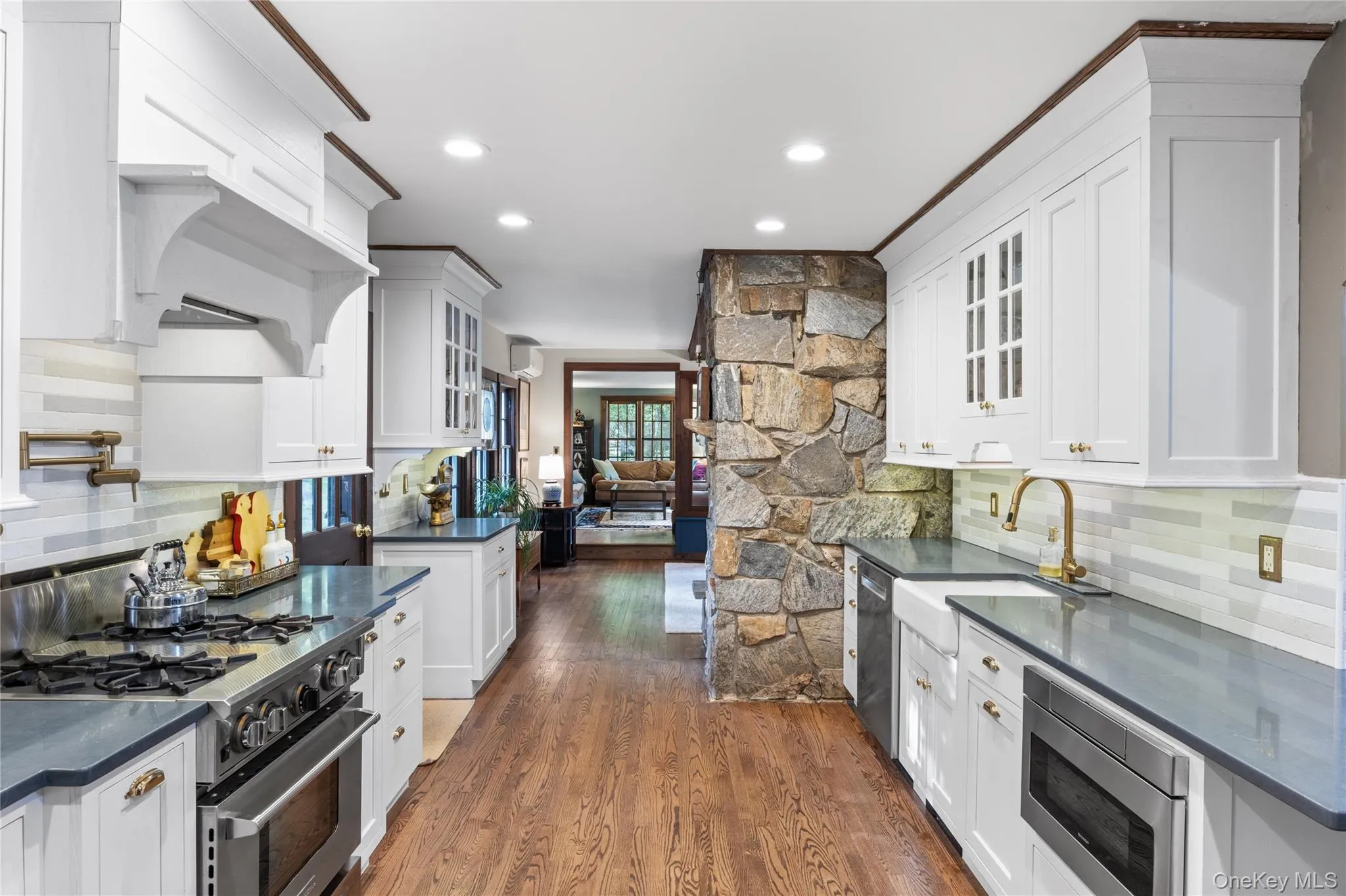 70 Nautilus Avenue, Huntington, NY, 3 Bedrooms Bedrooms, 7 Rooms Rooms,3 BathroomsBathrooms,Residential,For Rent,Nautilus,0,1008297 70 Nautilus Avenue, Huntington, NY, 3 Bedrooms Bedrooms, 7 Rooms Rooms,3 BathroomsBathrooms,Residential,For Rent,Nautilus,0,1008297