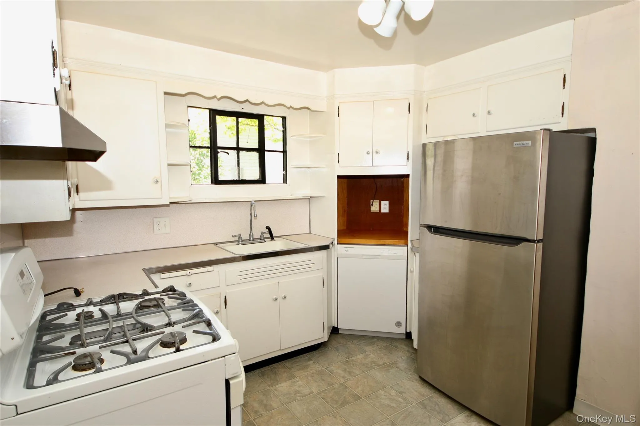 69 Dogwood Road, Huntington, NY, 4 Bedrooms Bedrooms, 7 Rooms Rooms,2 BathroomsBathrooms,Residential,For Rent,Dogwood,0,1008304 69 Dogwood Road, Huntington, NY, 4 Bedrooms Bedrooms, 7 Rooms Rooms,2 BathroomsBathrooms,Residential,For Rent,Dogwood,0,1008304