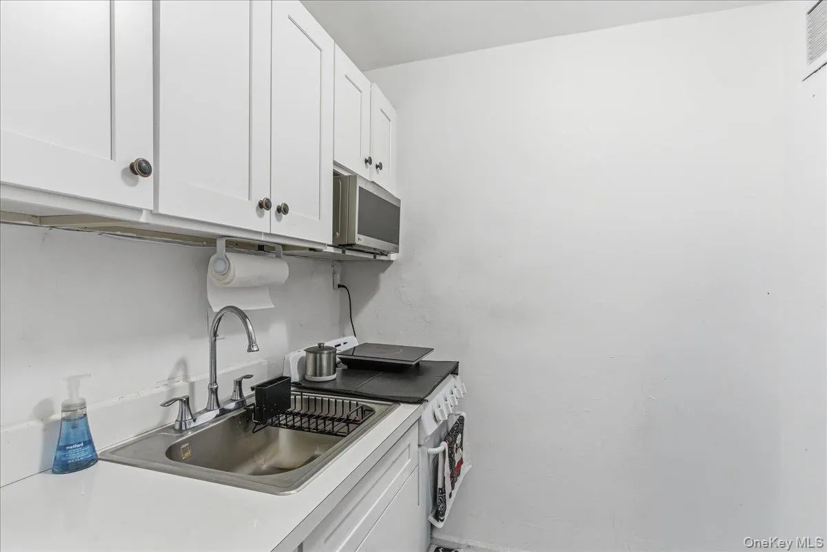 62-59 108th Street, New York, NY, 3 Rooms Rooms,1 BathroomBathrooms,Residential,For Rent,108th,0,1008306 62-59 108th Street, New York, NY, 3 Rooms Rooms,1 BathroomBathrooms,Residential,For Rent,108th,0,1008306