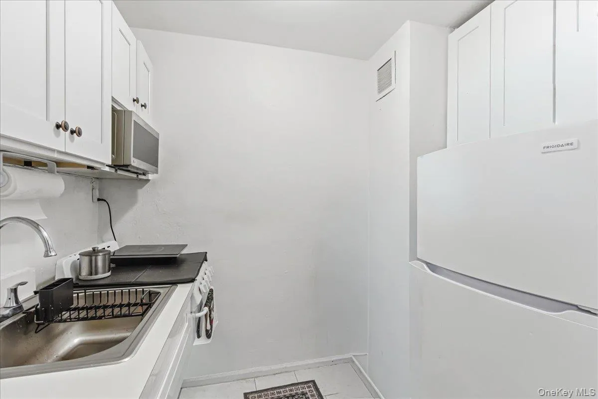 62-59 108th Street, New York, NY, 3 Rooms Rooms,1 BathroomBathrooms,Residential,For Rent,108th,0,1008306 62-59 108th Street, New York, NY, 3 Rooms Rooms,1 BathroomBathrooms,Residential,For Rent,108th,0,1008306