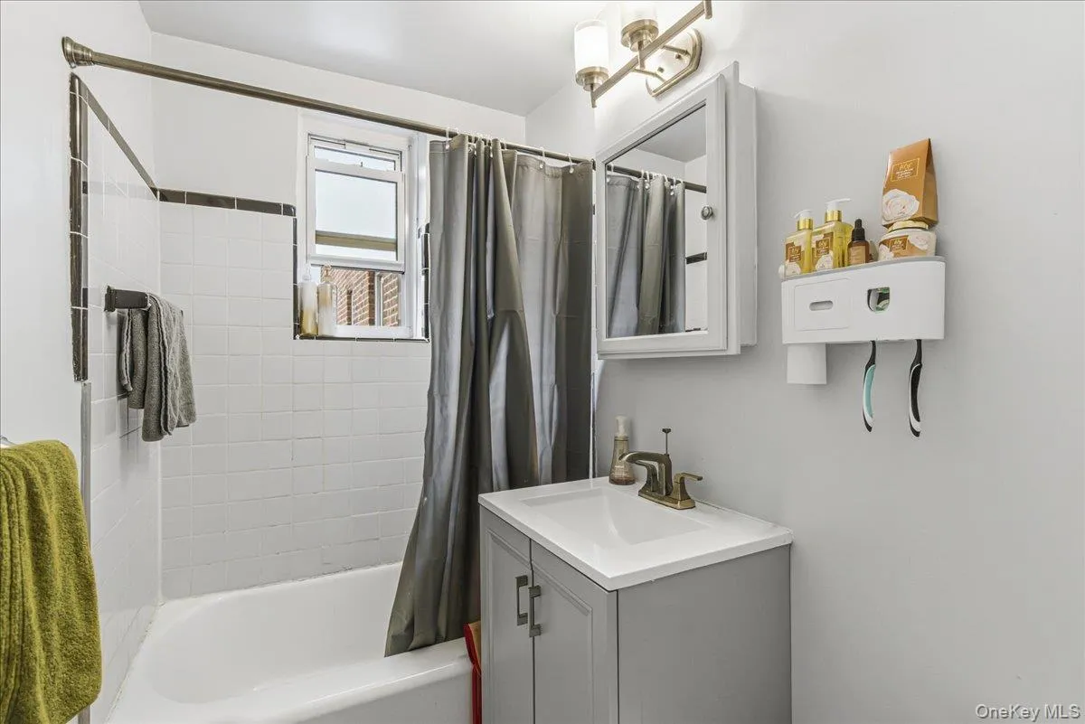 62-59 108th Street, New York, NY, 3 Rooms Rooms,1 BathroomBathrooms,Residential,For Rent,108th,0,1008306 62-59 108th Street, New York, NY, 3 Rooms Rooms,1 BathroomBathrooms,Residential,For Rent,108th,0,1008306
