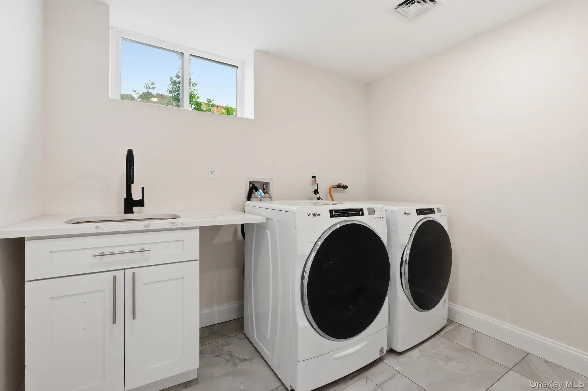 19412 Dunton Avenue, New York, NY, 5 Bedrooms Bedrooms, 11 Rooms Rooms,4 BathroomsBathrooms,Residential,For Rent,Dunton,0,1008309 19412 Dunton Avenue, New York, NY, 5 Bedrooms Bedrooms, 11 Rooms Rooms,4 BathroomsBathrooms,Residential,For Rent,Dunton,0,1008309
