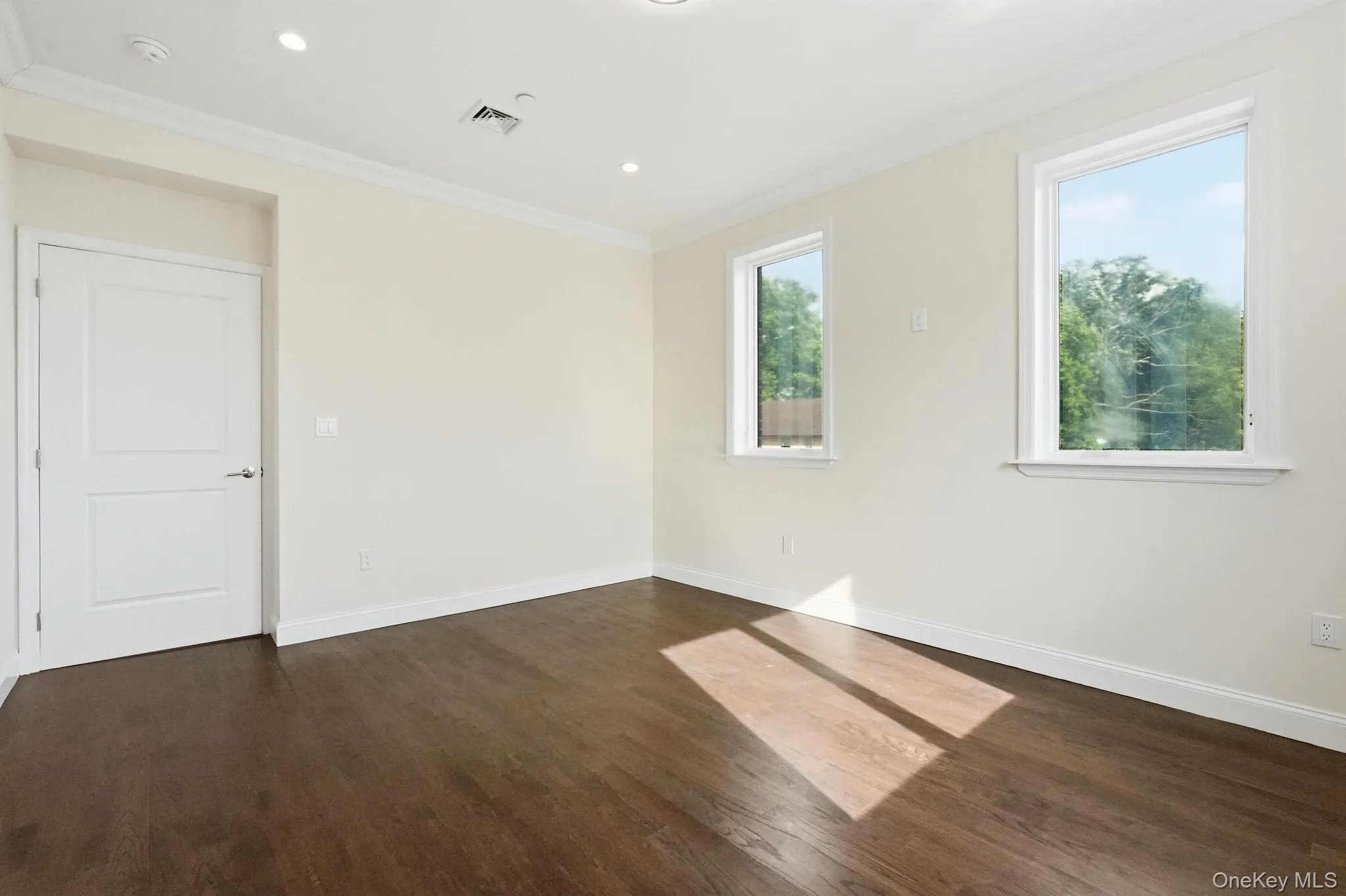 19412 Dunton Avenue, New York, NY, 5 Bedrooms Bedrooms, 11 Rooms Rooms,4 BathroomsBathrooms,Residential,For Rent,Dunton,0,1008309 19412 Dunton Avenue, New York, NY, 5 Bedrooms Bedrooms, 11 Rooms Rooms,4 BathroomsBathrooms,Residential,For Rent,Dunton,0,1008309