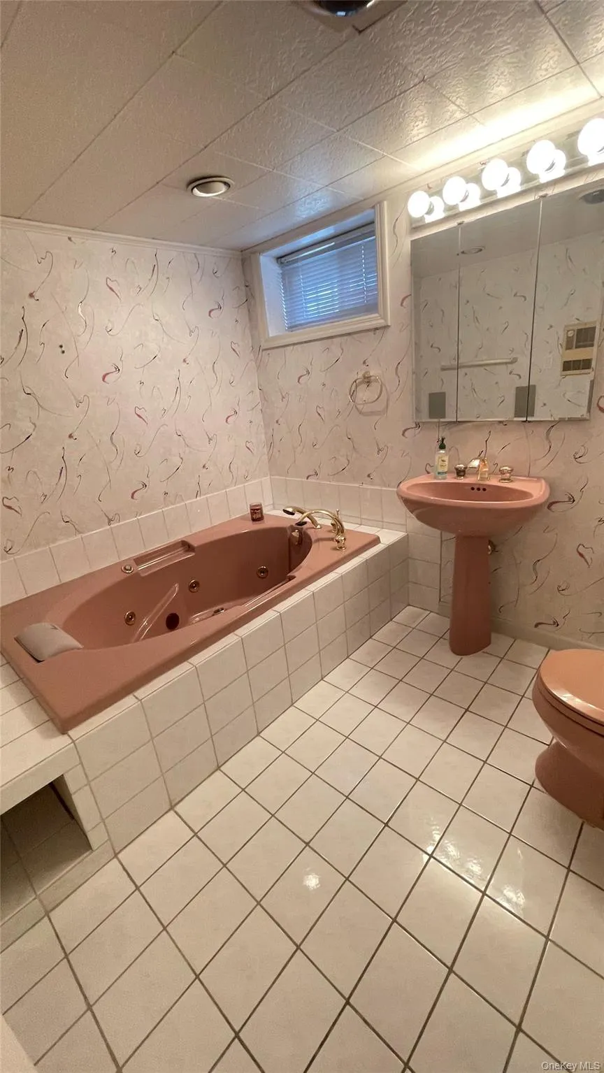 8015 260th Street, New York, NY, 4 Bedrooms Bedrooms, 10 Rooms Rooms,3 BathroomsBathrooms,Residential Lease,For Rent,260th,0,1008315 8015 260th Street, New York, NY, 4 Bedrooms Bedrooms, 10 Rooms Rooms,3 BathroomsBathrooms,Residential Lease,For Rent,260th,0,1008315