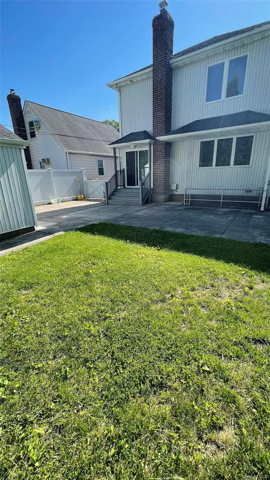 8015 260th Street, New York, NY, 4 Bedrooms Bedrooms, 10 Rooms Rooms,3 BathroomsBathrooms,Residential Lease,For Rent,260th,0,1008315 8015 260th Street, New York, NY, 4 Bedrooms Bedrooms, 10 Rooms Rooms,3 BathroomsBathrooms,Residential Lease,For Rent,260th,0,1008315