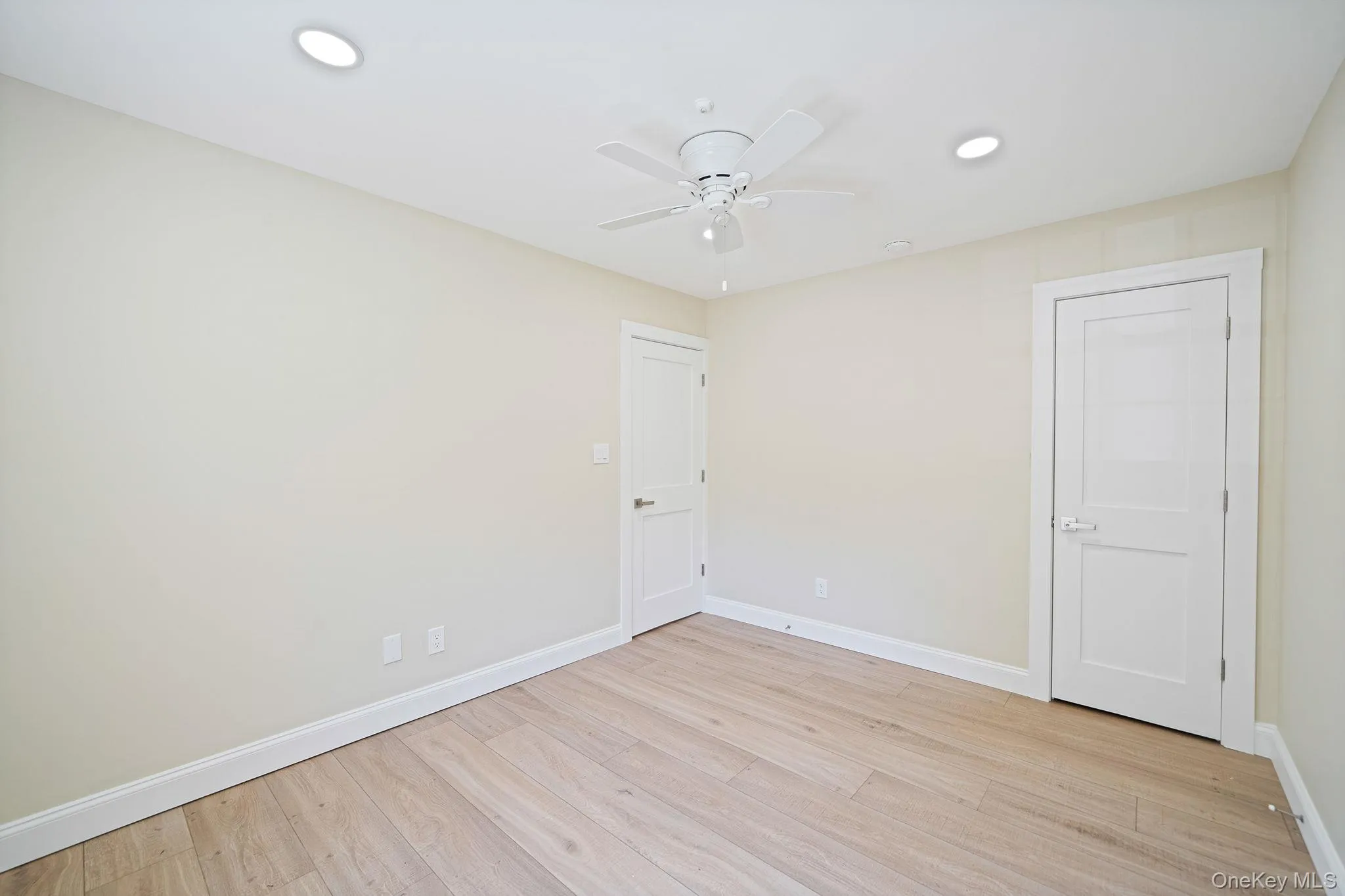 17 Bartlett, Brookhaven, NY, 3 Bedrooms Bedrooms, 6 Rooms Rooms,1 BathroomBathrooms,Residential Lease,For Rent,Bartlett,0,1008321 17 Bartlett, Brookhaven, NY, 3 Bedrooms Bedrooms, 6 Rooms Rooms,1 BathroomBathrooms,Residential Lease,For Rent,Bartlett,0,1008321