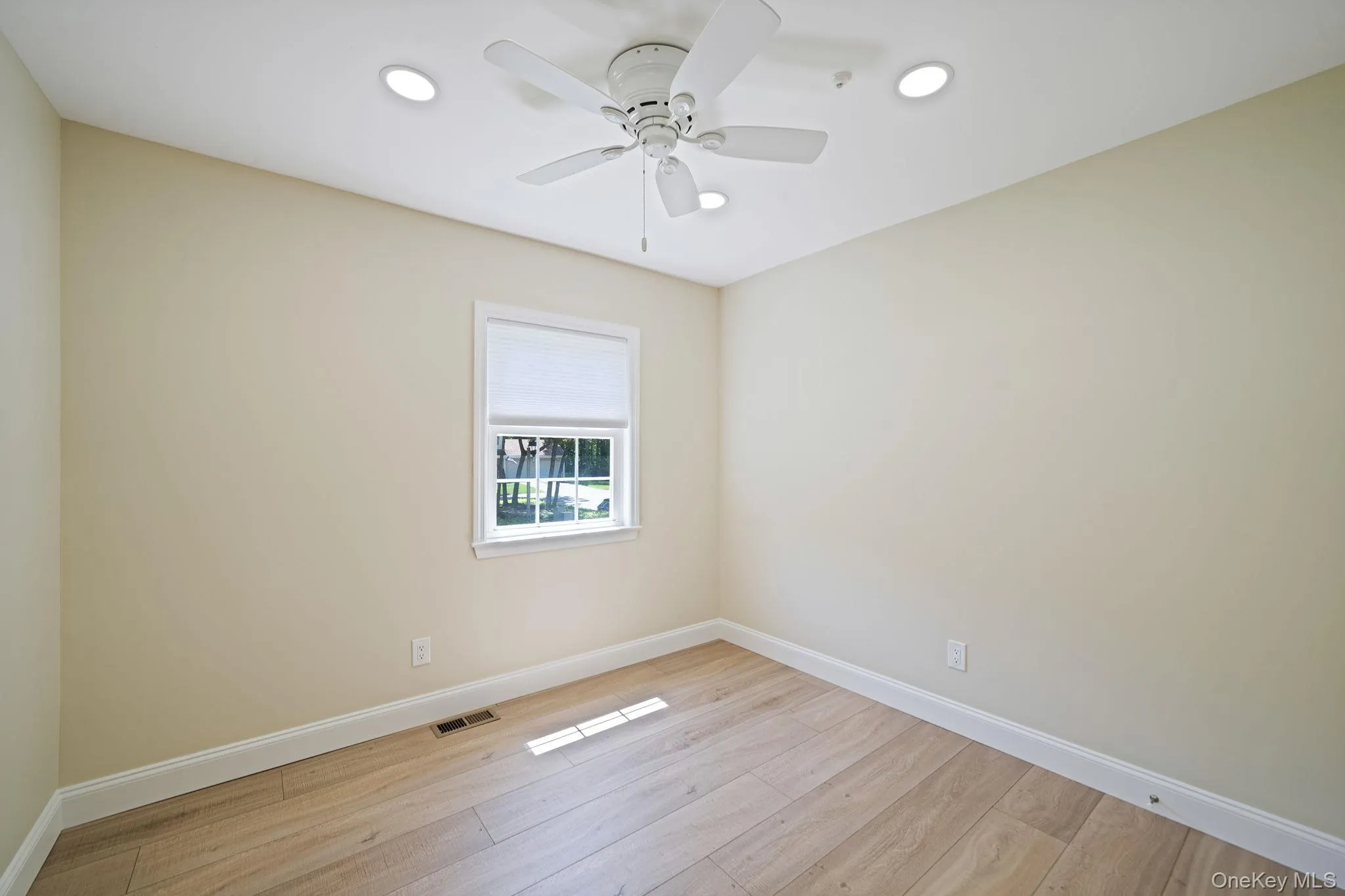 17 Bartlett, Brookhaven, NY, 3 Bedrooms Bedrooms, 6 Rooms Rooms,1 BathroomBathrooms,Residential Lease,For Rent,Bartlett,0,1008321 17 Bartlett, Brookhaven, NY, 3 Bedrooms Bedrooms, 6 Rooms Rooms,1 BathroomBathrooms,Residential Lease,For Rent,Bartlett,0,1008321