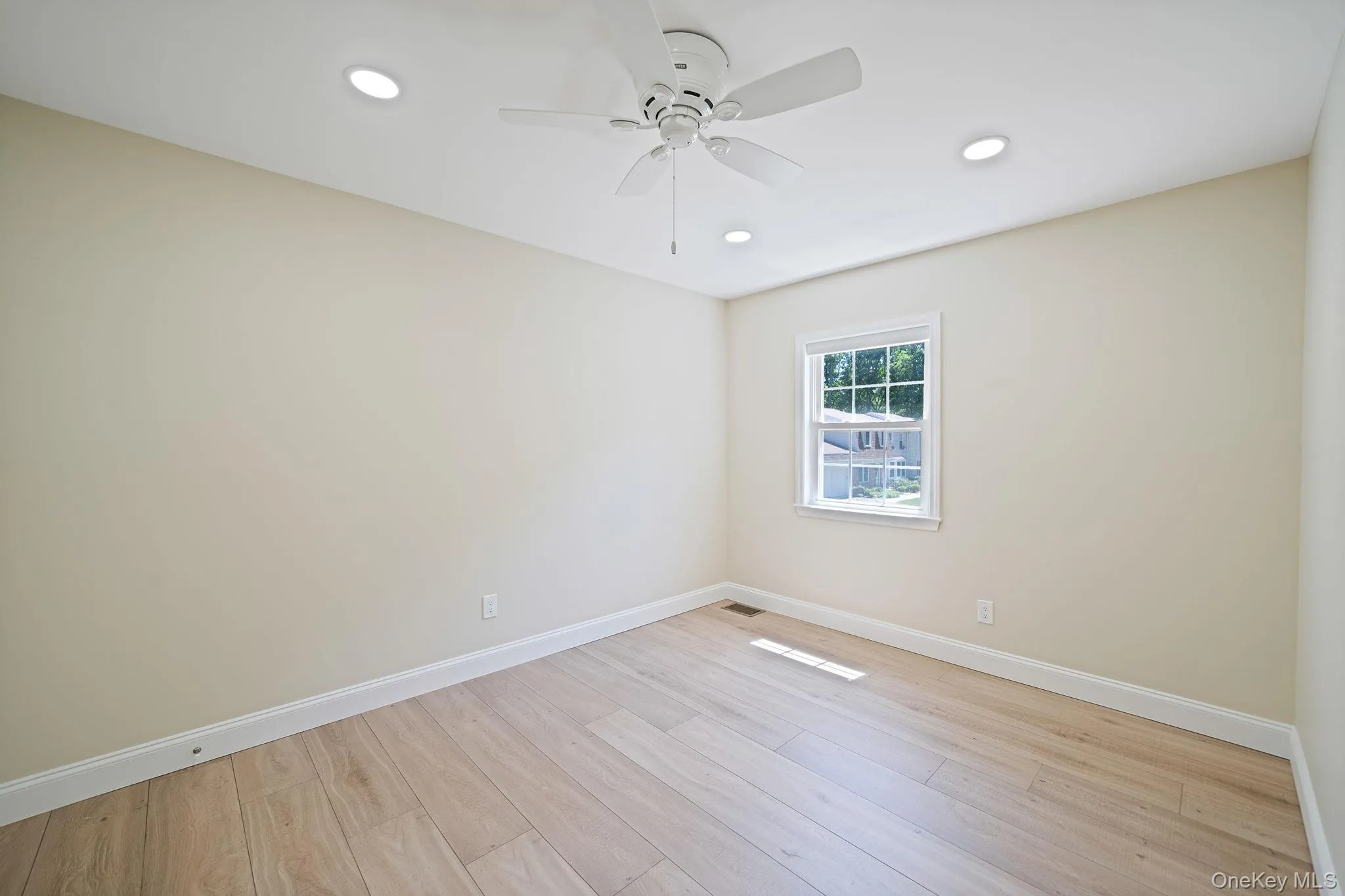 17 Bartlett, Brookhaven, NY, 3 Bedrooms Bedrooms, 6 Rooms Rooms,1 BathroomBathrooms,Residential Lease,For Rent,Bartlett,0,1008321 17 Bartlett, Brookhaven, NY, 3 Bedrooms Bedrooms, 6 Rooms Rooms,1 BathroomBathrooms,Residential Lease,For Rent,Bartlett,0,1008321