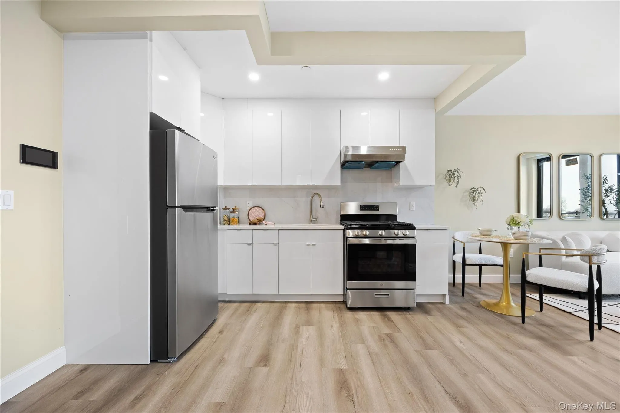 163-07 72nd Ave, New York, NY, 1 Bedroom Bedrooms, 4 Rooms Rooms,1 BathroomBathrooms,Residential,For Rent,72nd Ave,0,1008325 163-07 72nd Ave, New York, NY, 1 Bedroom Bedrooms, 4 Rooms Rooms,1 BathroomBathrooms,Residential,For Rent,72nd Ave,0,1008325