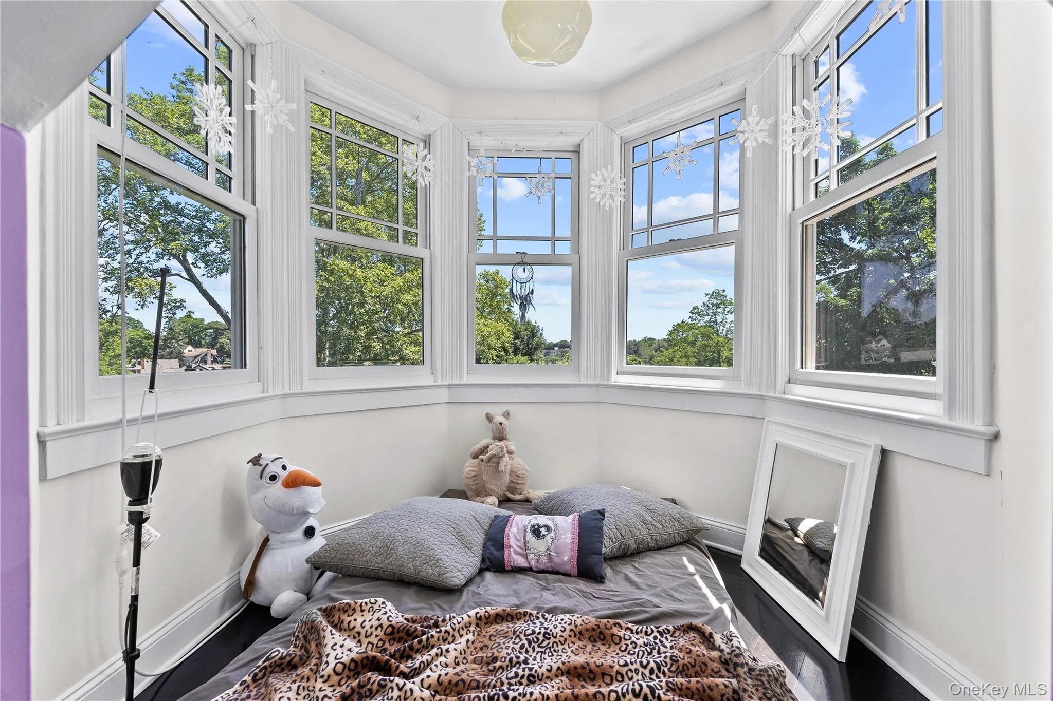 Den in the 5th floor bedroom featuring bay windows. Den in the 5th floor bedroom featuring bay windows.