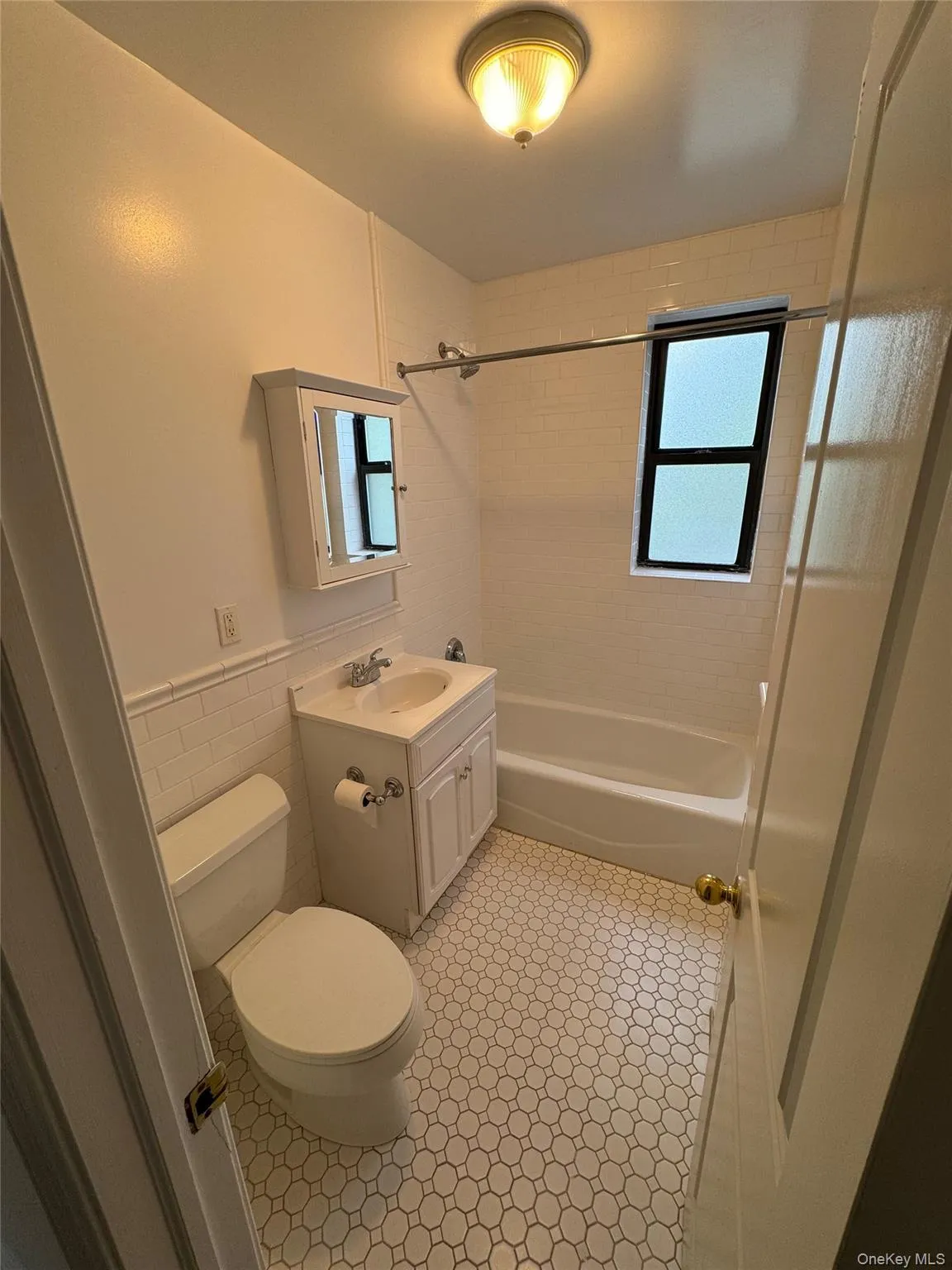 10 Wright Place, Eastchester, NY, 1 Bedroom Bedrooms, 3 Rooms Rooms,1 BathroomBathrooms,Residential Lease,For Rent,Wright,0,1008327 10 Wright Place, Eastchester, NY, 1 Bedroom Bedrooms, 3 Rooms Rooms,1 BathroomBathrooms,Residential Lease,For Rent,Wright,0,1008327