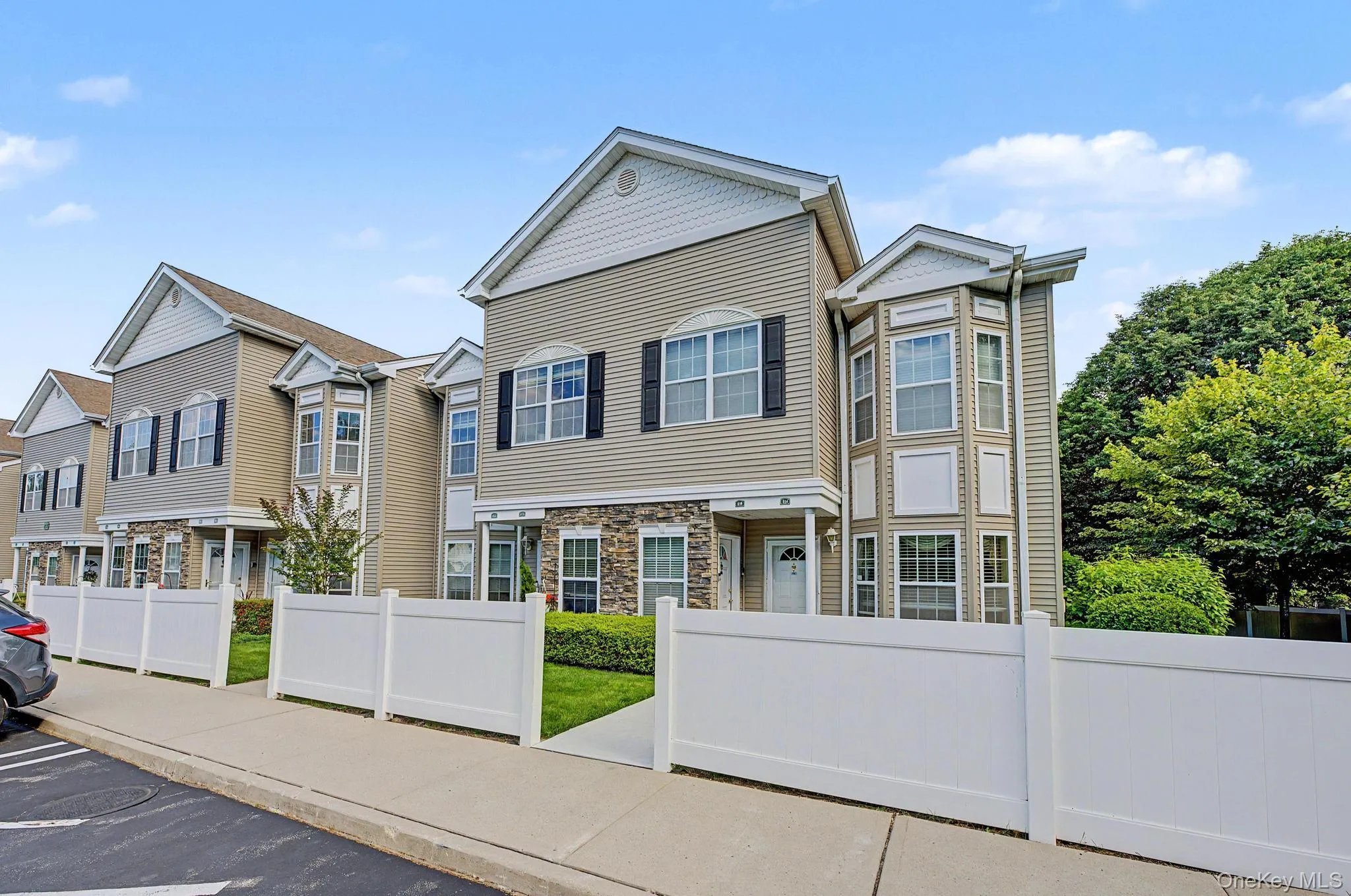 115 Spring Drive, Hempstead, NY, 2 Bedrooms Bedrooms, 5 Rooms Rooms,2 BathroomsBathrooms,Residential,For Rent,Spring,0,1008332 115 Spring Drive, Hempstead, NY, 2 Bedrooms Bedrooms, 5 Rooms Rooms,2 BathroomsBathrooms,Residential,For Rent,Spring,0,1008332