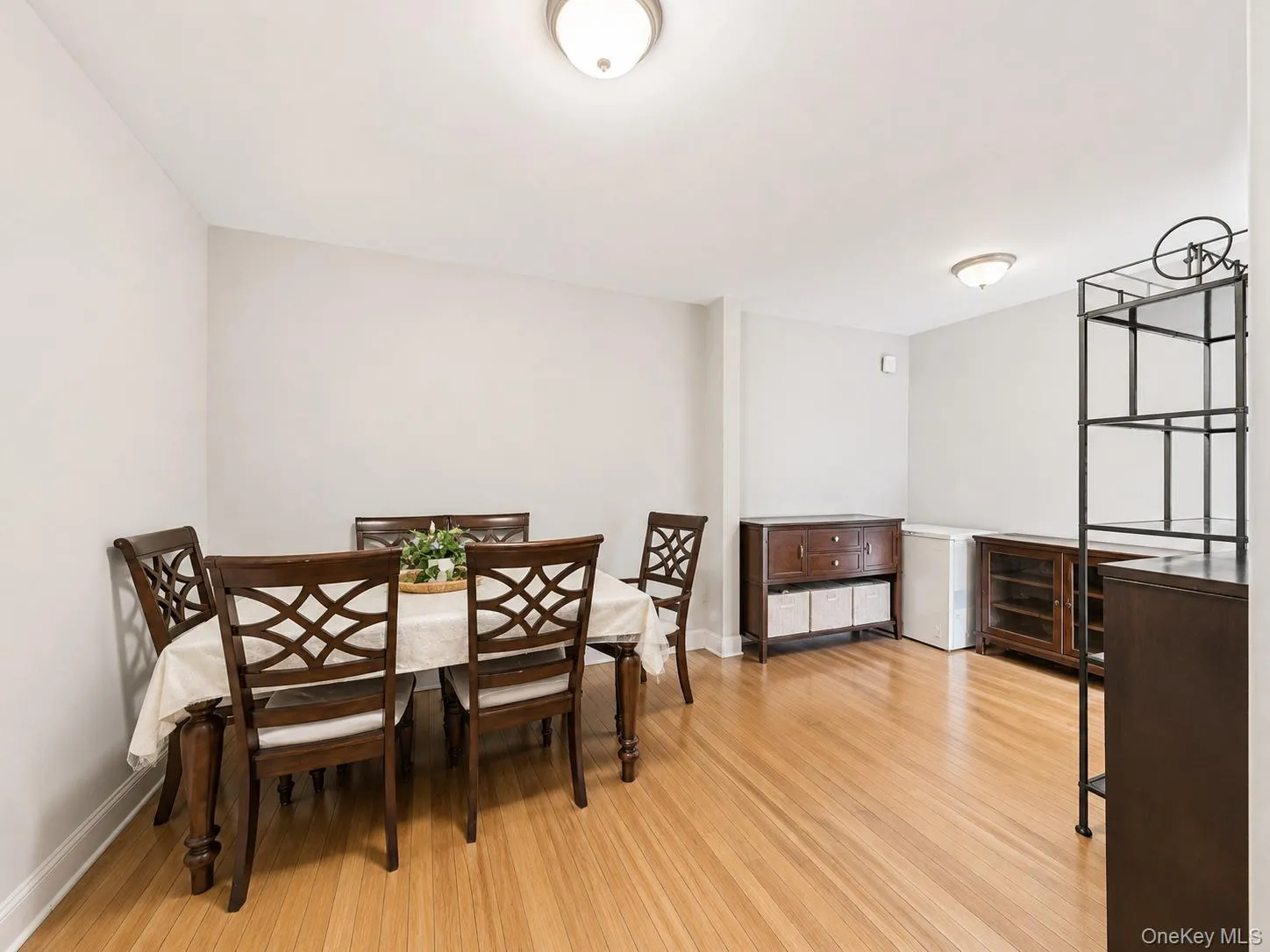11 Bronx River Road, Yonkers, NY, 2 Bedrooms Bedrooms, 5 Rooms Rooms,1 BathroomBathrooms,Residential,For Rent,Bronx River,0,1008339 11 Bronx River Road, Yonkers, NY, 2 Bedrooms Bedrooms, 5 Rooms Rooms,1 BathroomBathrooms,Residential,For Rent,Bronx River,0,1008339
