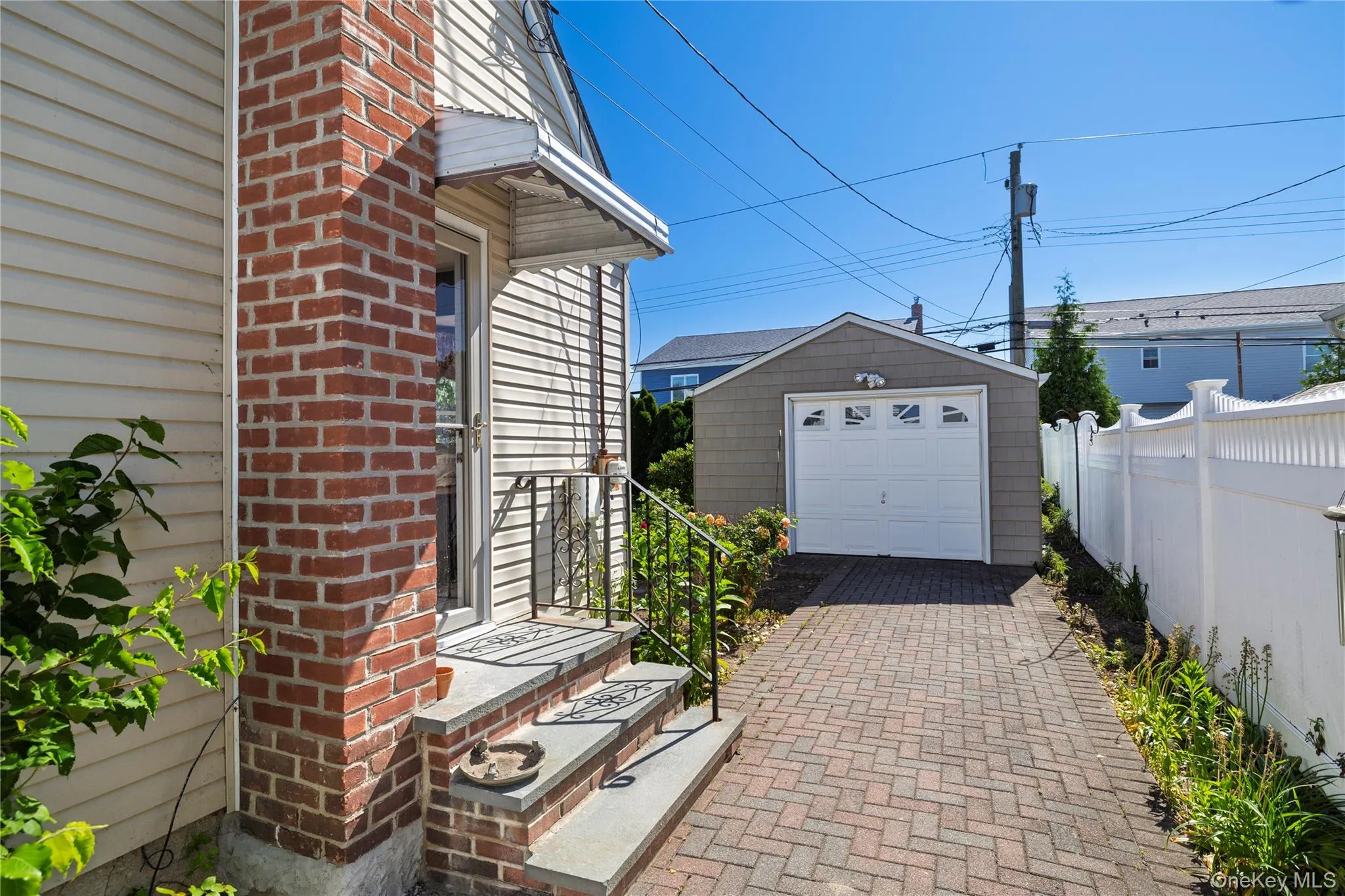 175 Lee Avenue, Oyster Bay, NY, 3 Bedrooms Bedrooms, 8 Rooms Rooms,1 BathroomBathrooms,Residential,For Rent,Lee,0,1008340 175 Lee Avenue, Oyster Bay, NY, 3 Bedrooms Bedrooms, 8 Rooms Rooms,1 BathroomBathrooms,Residential,For Rent,Lee,0,1008340