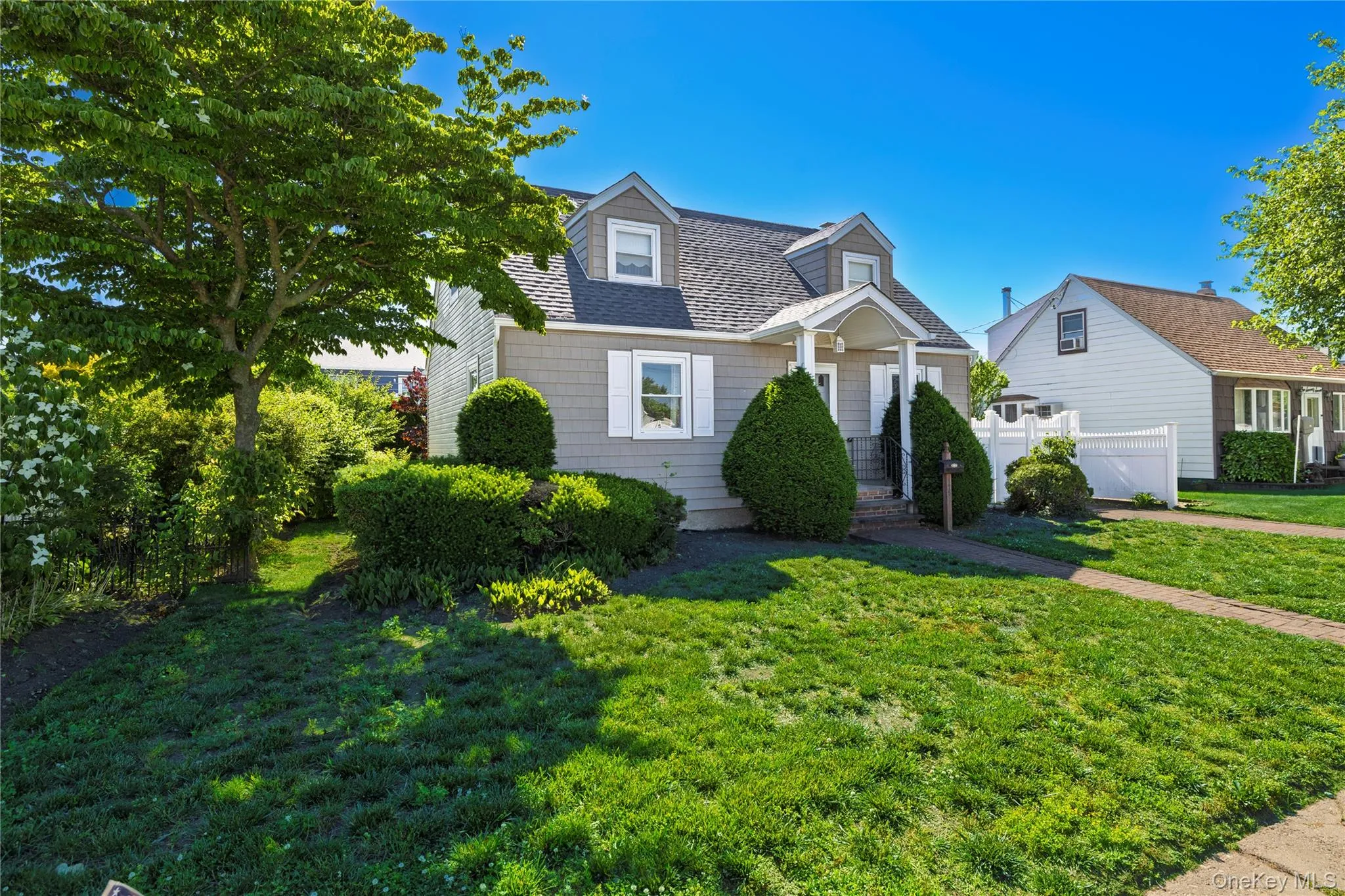 175 Lee Avenue, Oyster Bay, NY, 3 Bedrooms Bedrooms, 8 Rooms Rooms,1 BathroomBathrooms,Residential,For Rent,Lee,0,1008340 175 Lee Avenue, Oyster Bay, NY, 3 Bedrooms Bedrooms, 8 Rooms Rooms,1 BathroomBathrooms,Residential,For Rent,Lee,0,1008340