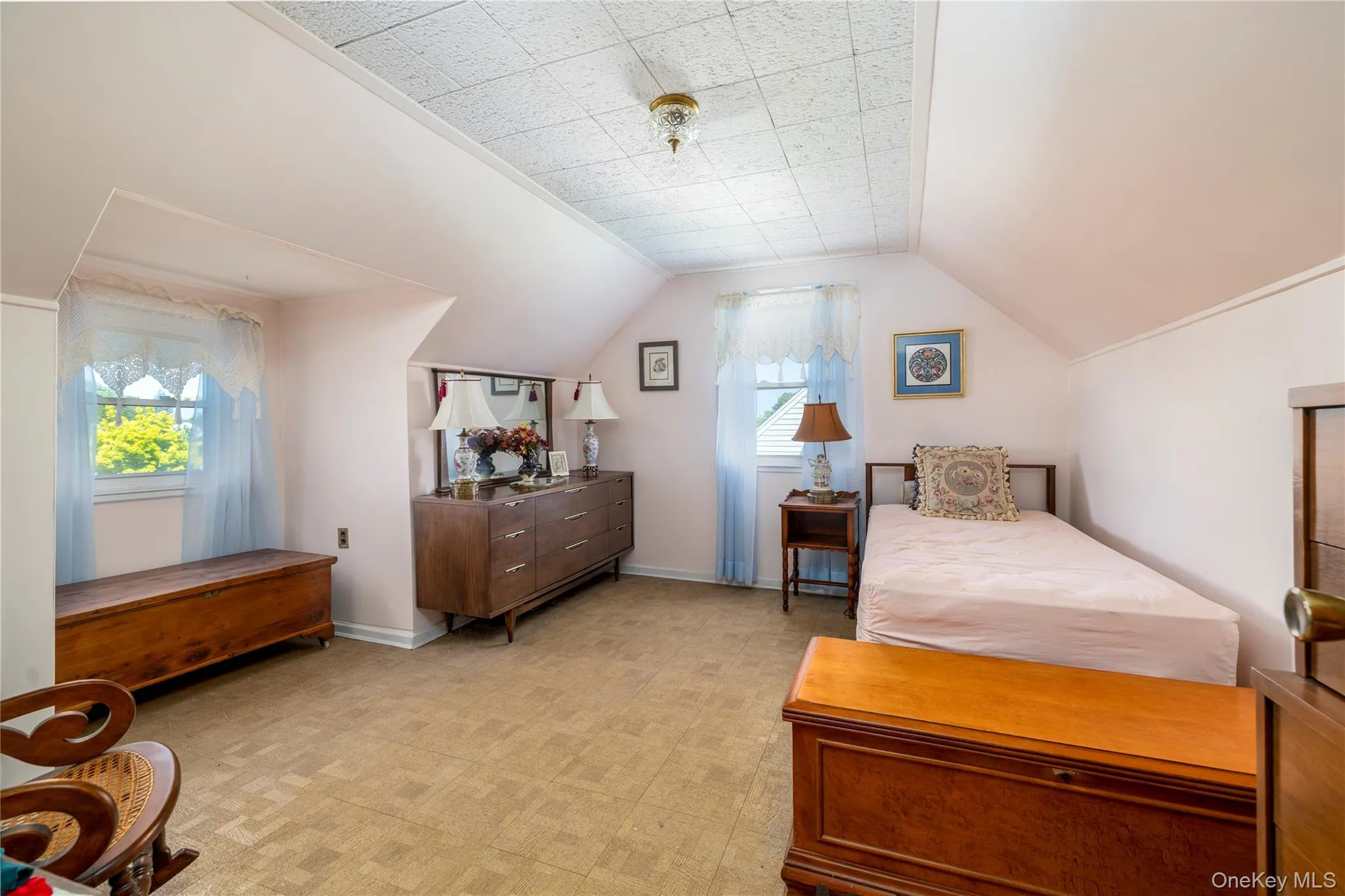 175 Lee Avenue, Oyster Bay, NY, 3 Bedrooms Bedrooms, 8 Rooms Rooms,1 BathroomBathrooms,Residential,For Rent,Lee,0,1008340 175 Lee Avenue, Oyster Bay, NY, 3 Bedrooms Bedrooms, 8 Rooms Rooms,1 BathroomBathrooms,Residential,For Rent,Lee,0,1008340