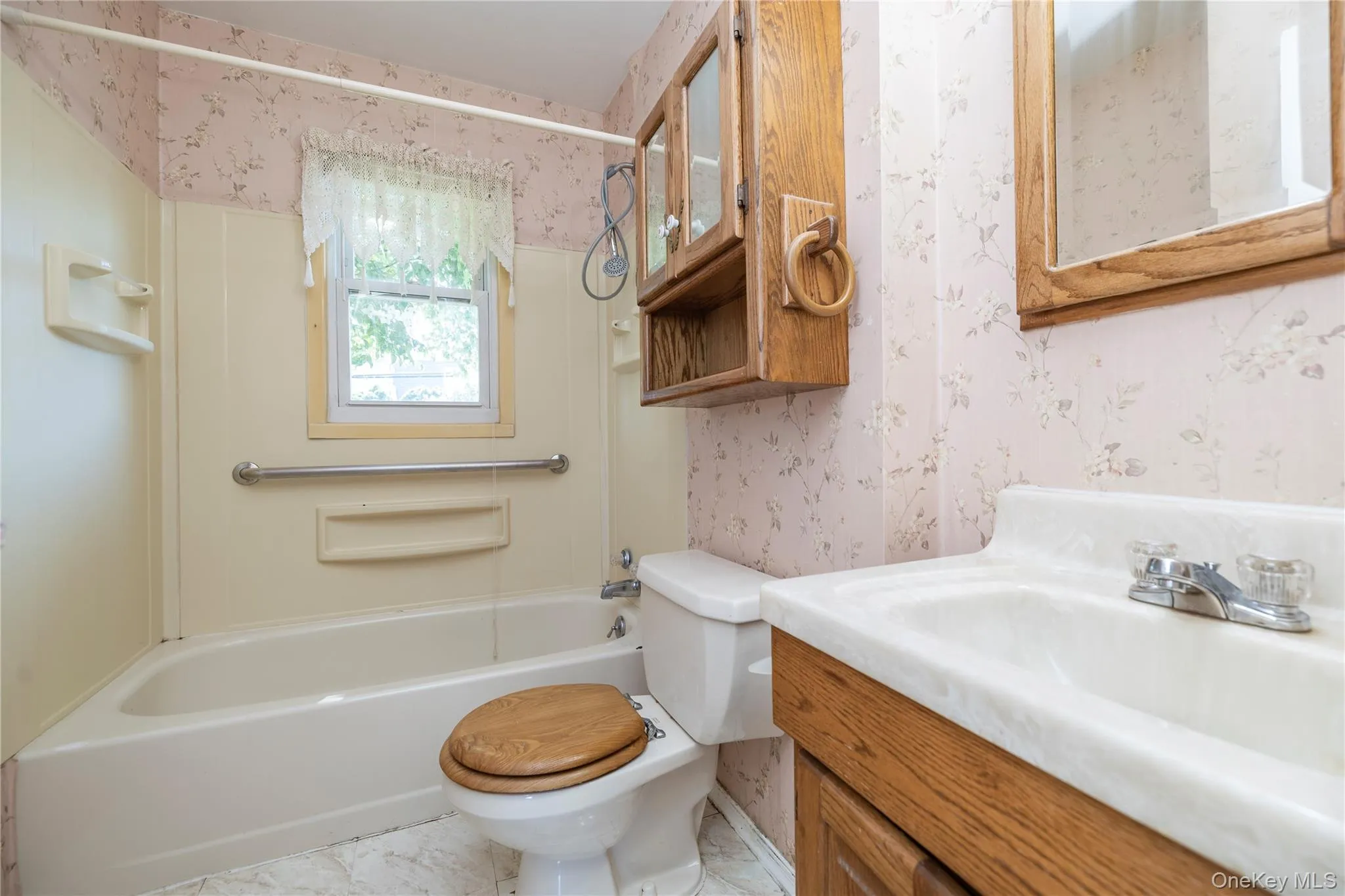 175 Lee Avenue, Oyster Bay, NY, 3 Bedrooms Bedrooms, 8 Rooms Rooms,1 BathroomBathrooms,Residential,For Rent,Lee,0,1008340 175 Lee Avenue, Oyster Bay, NY, 3 Bedrooms Bedrooms, 8 Rooms Rooms,1 BathroomBathrooms,Residential,For Rent,Lee,0,1008340