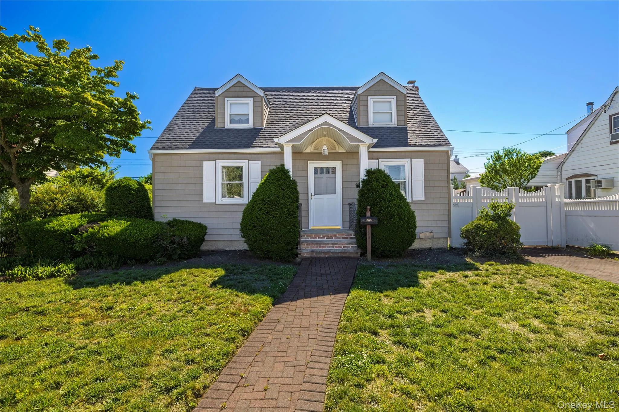 175 Lee Avenue, Oyster Bay, NY, 3 Bedrooms Bedrooms, 8 Rooms Rooms,1 BathroomBathrooms,Residential,For Rent,Lee,0,1008340 175 Lee Avenue, Oyster Bay, NY, 3 Bedrooms Bedrooms, 8 Rooms Rooms,1 BathroomBathrooms,Residential,For Rent,Lee,0,1008340